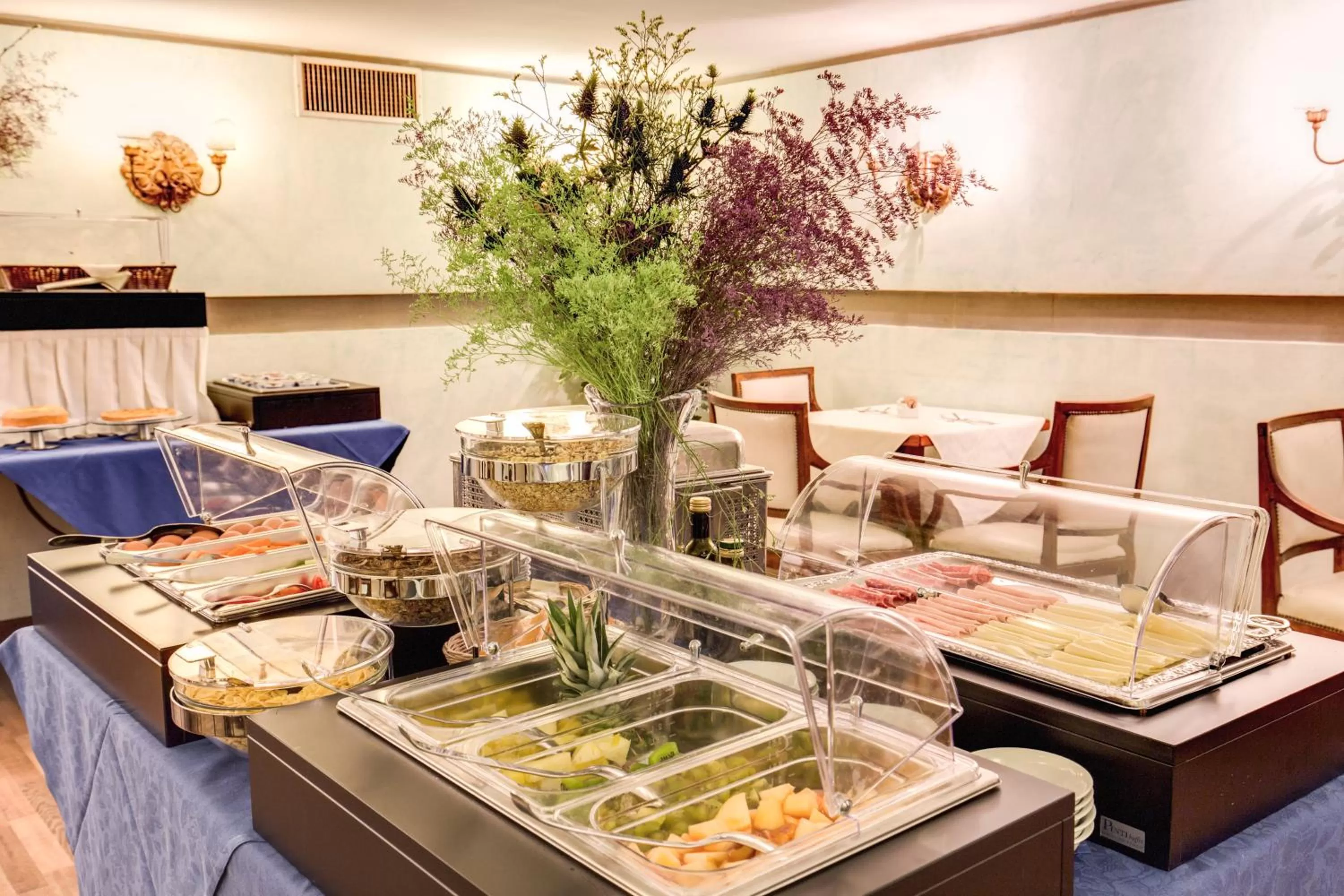 Buffet breakfast in Hotel Croce Di Malta