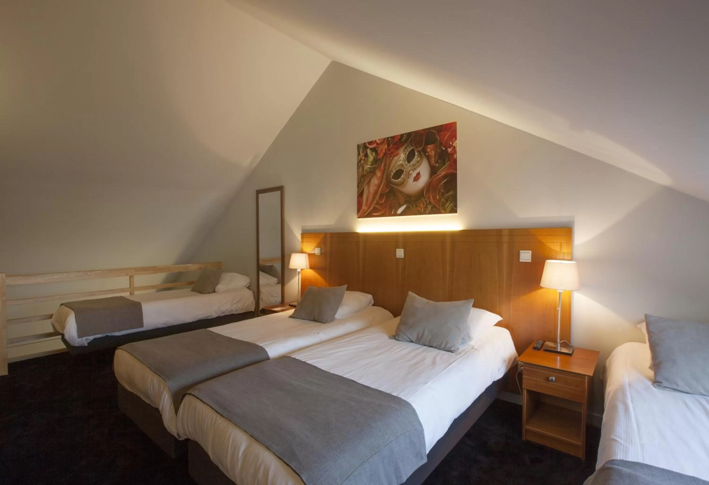 Photo of the whole room, Bed in Theater Hotel Leuven Centrum