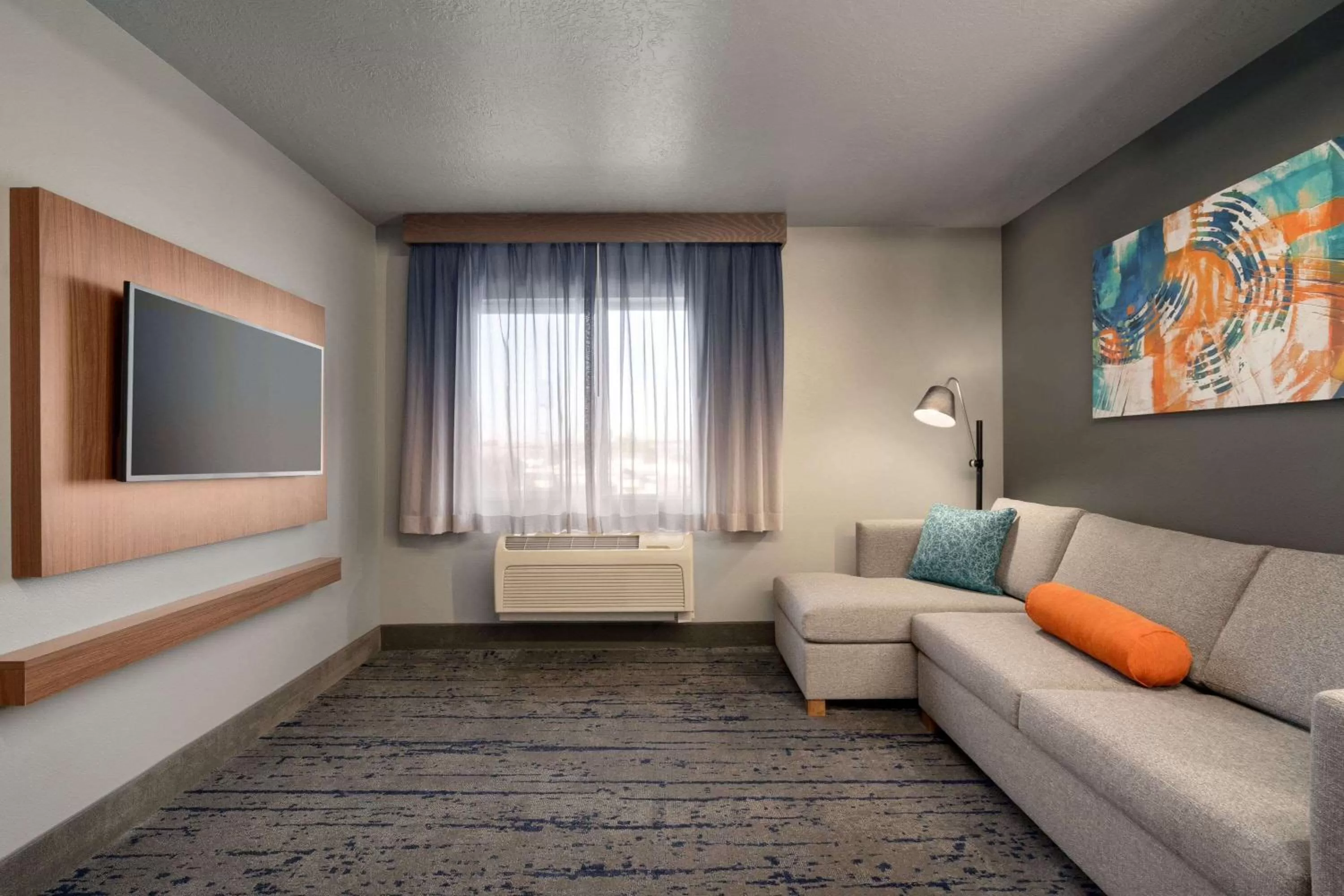 TV and multimedia in La Quinta Inn & Suites by Wyndham Springfield