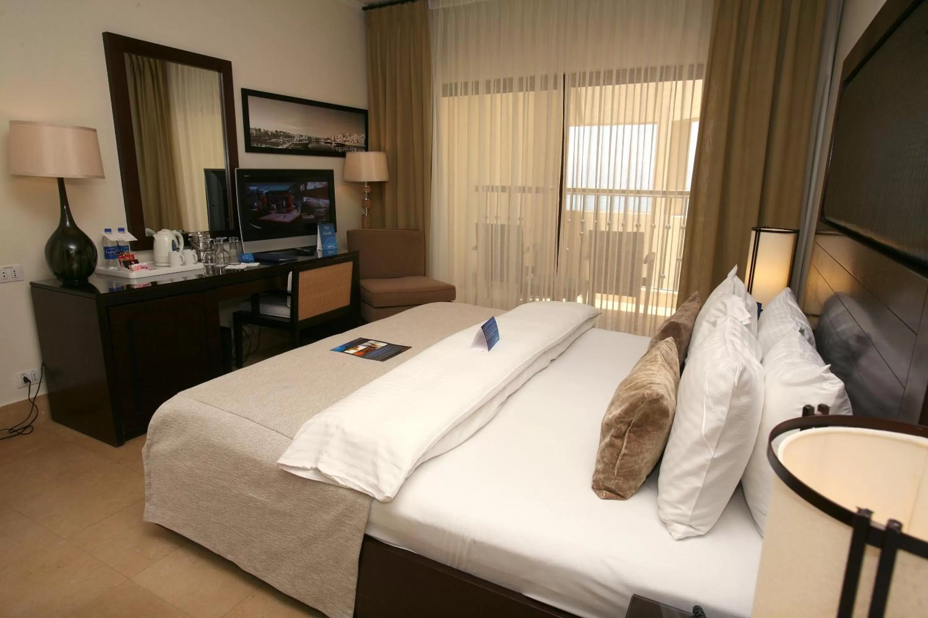 Bedroom, Bed in Grand Tala Bay Resort, Aqaba