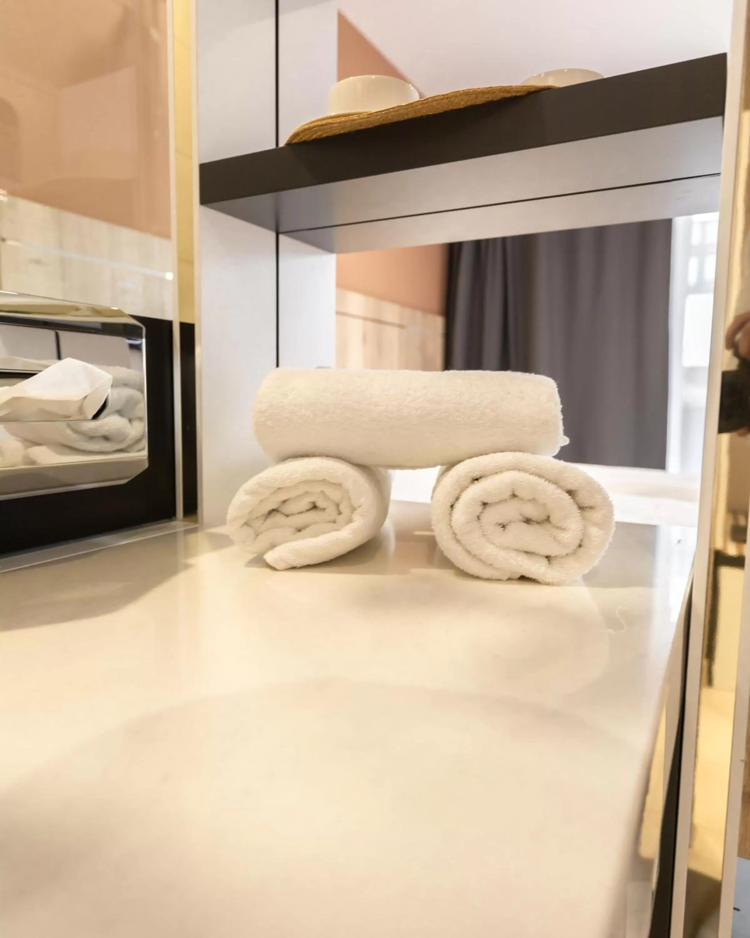 Bathroom, Bed in 24Seven Hotel Schwabach