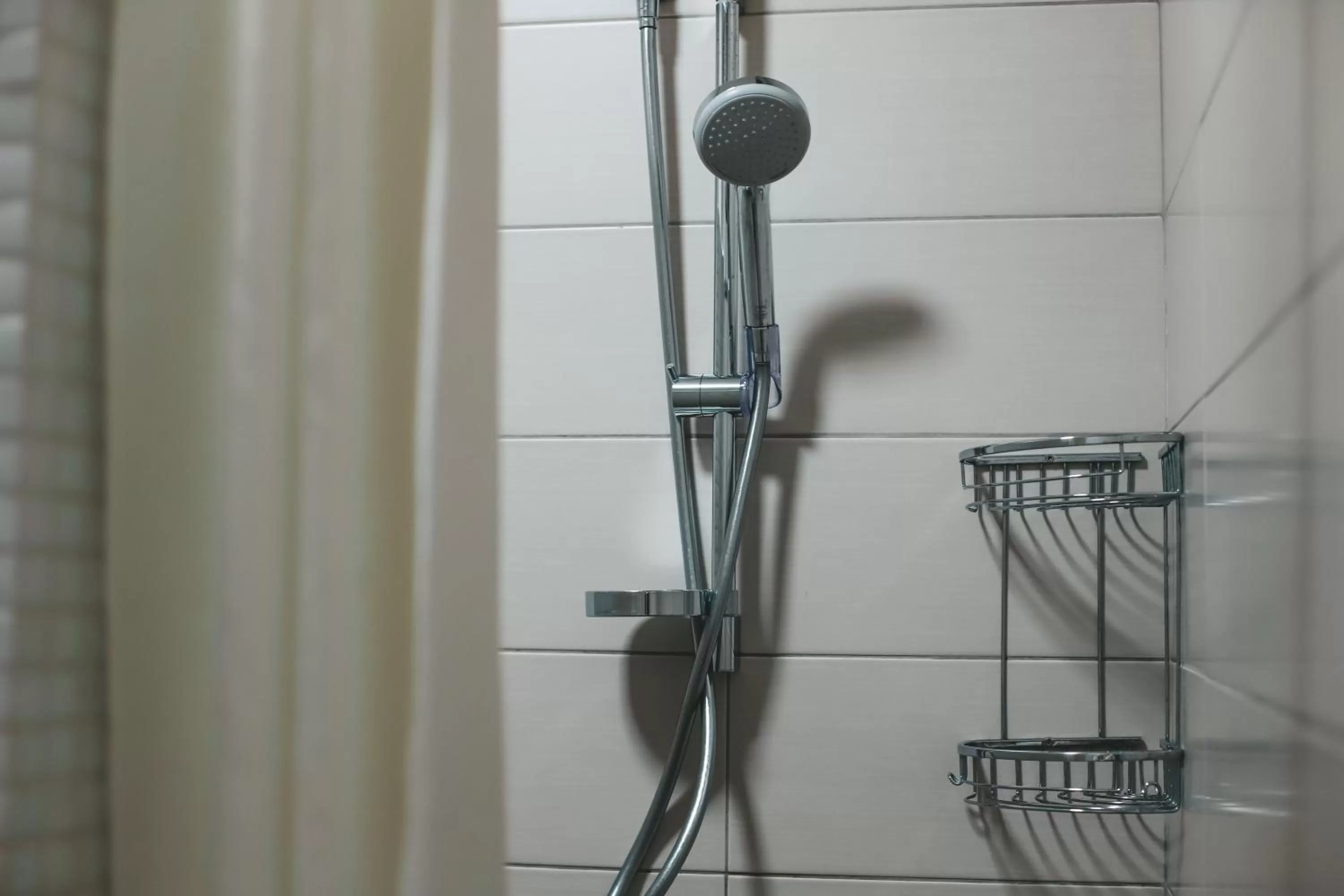 Shower in Georg Palace Hotel