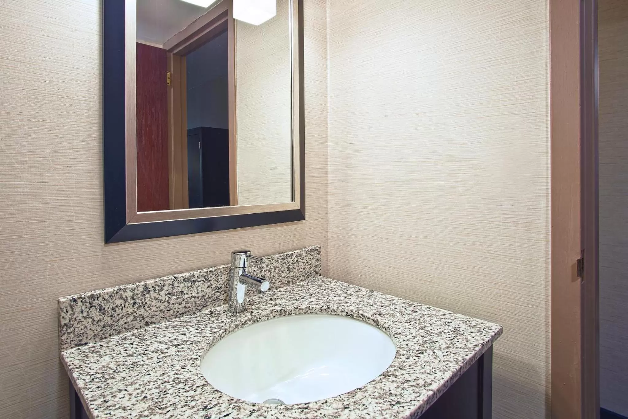 Holiday Inn Express and Suites Pittsburgh West Mifflin by IHG