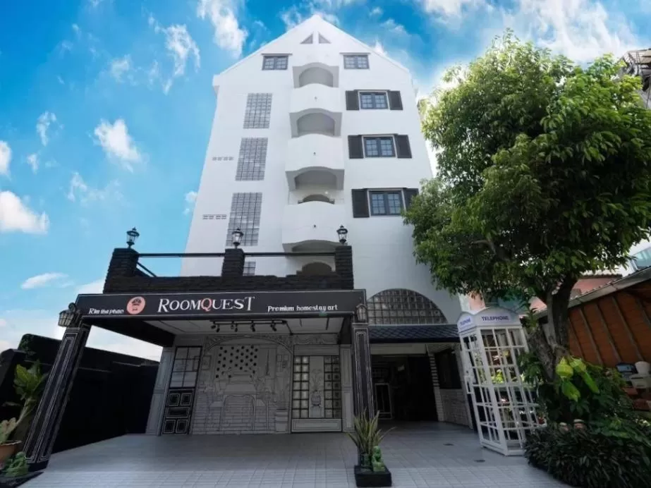 Property building in RoomQuest Chiang Mai Tha Phae
