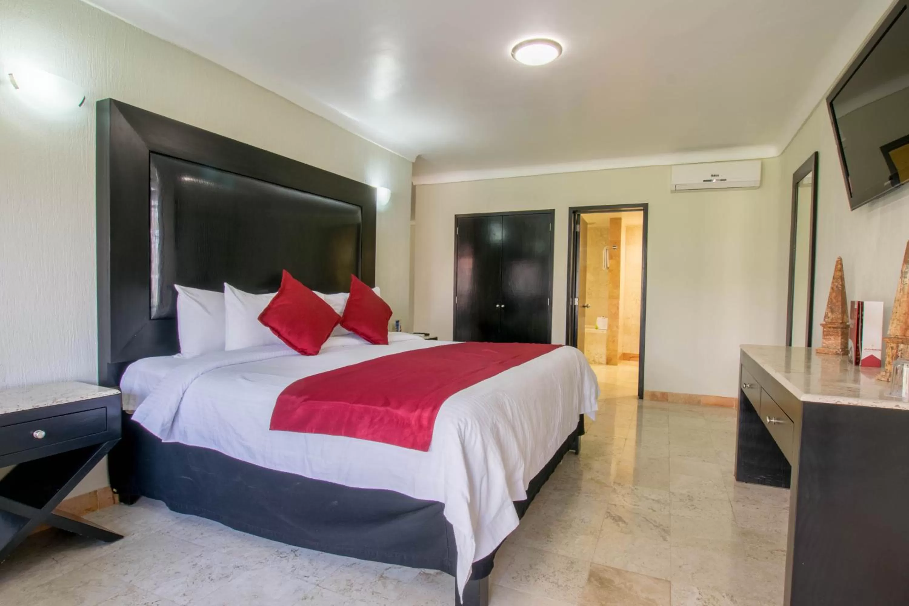 Photo of the whole room, Bed in Real de Minas Poliforum