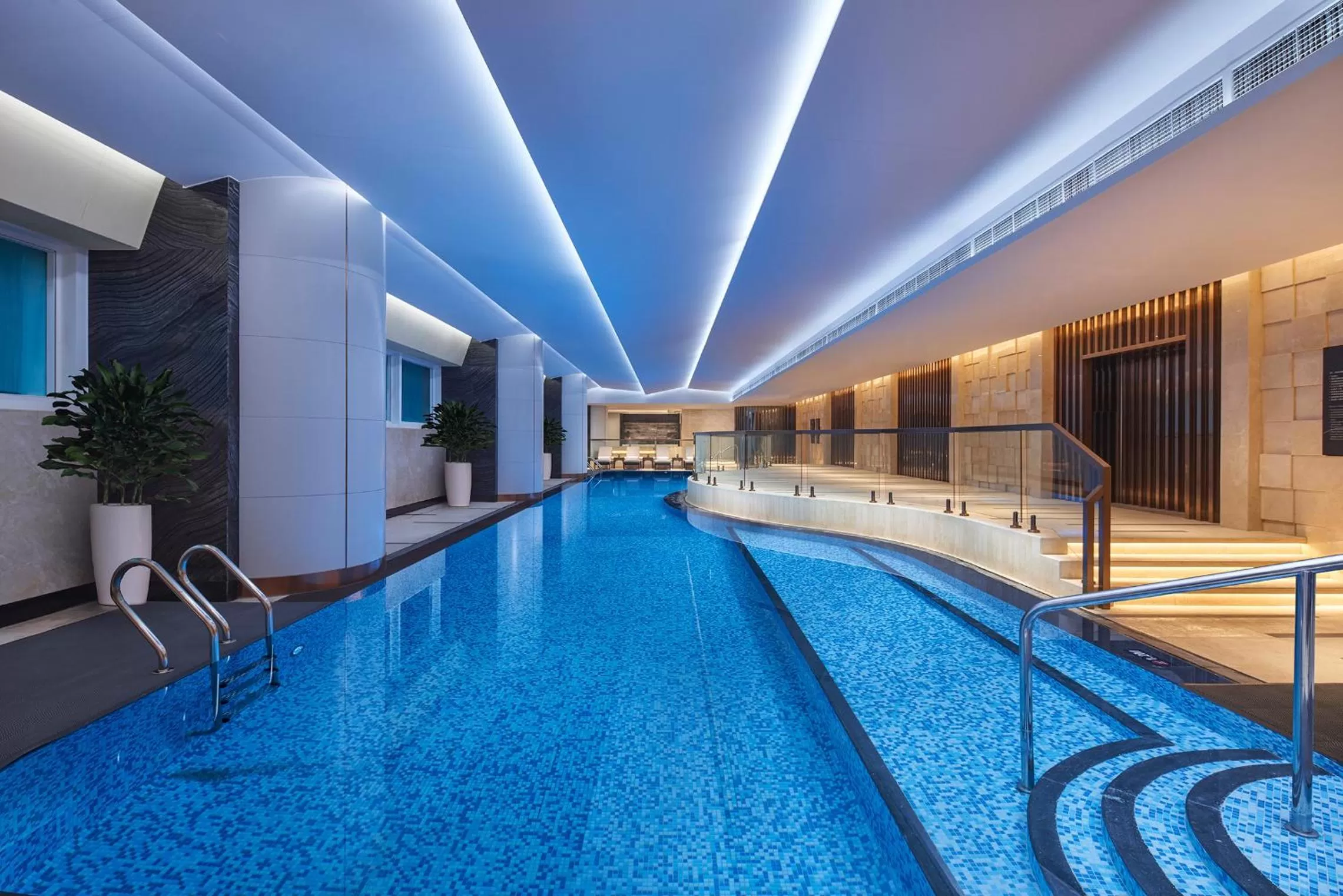Swimming pool in Hyatt Regency Metropolitan Chongqing