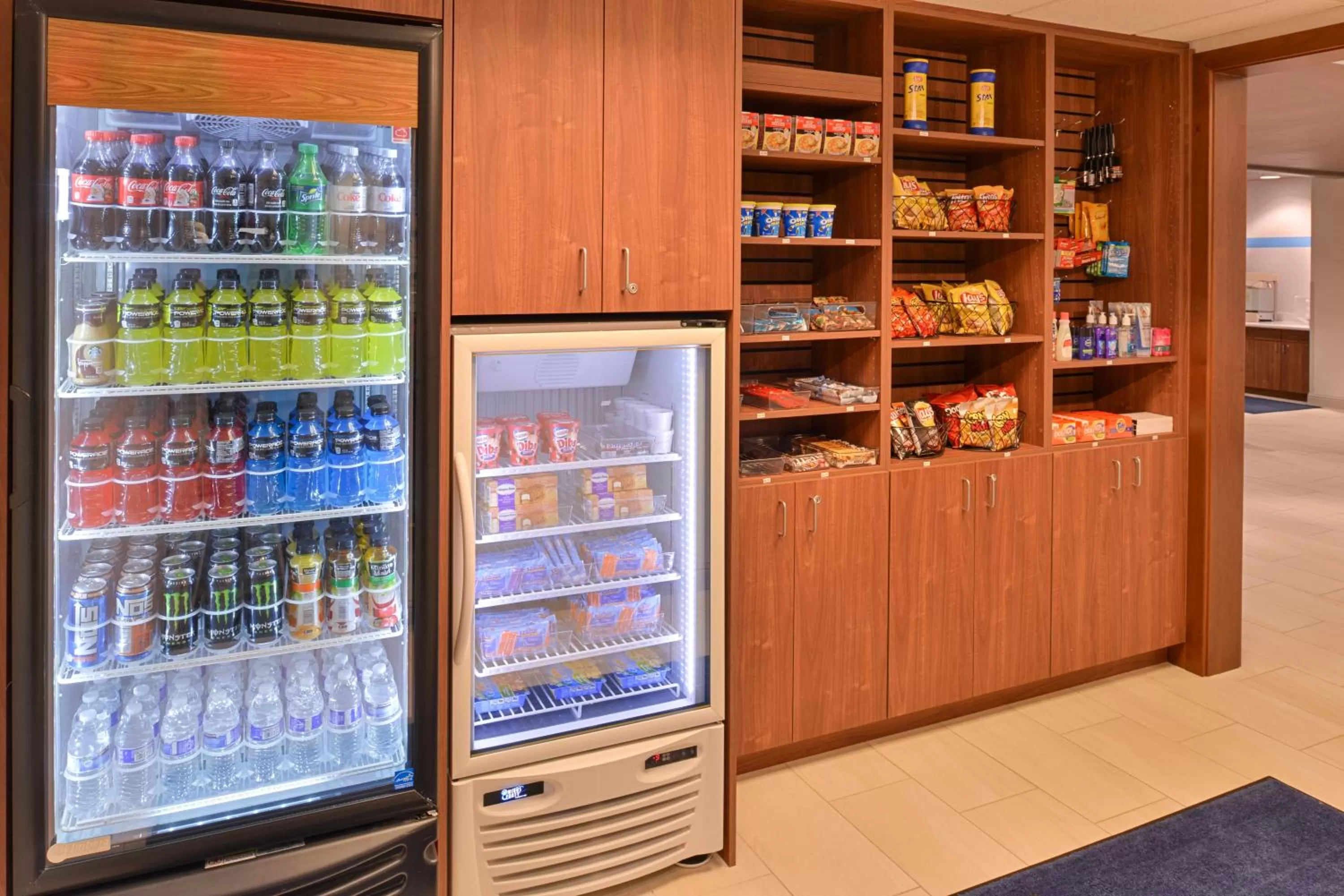 Food and drinks in Holiday Inn Express Woodland by IHG