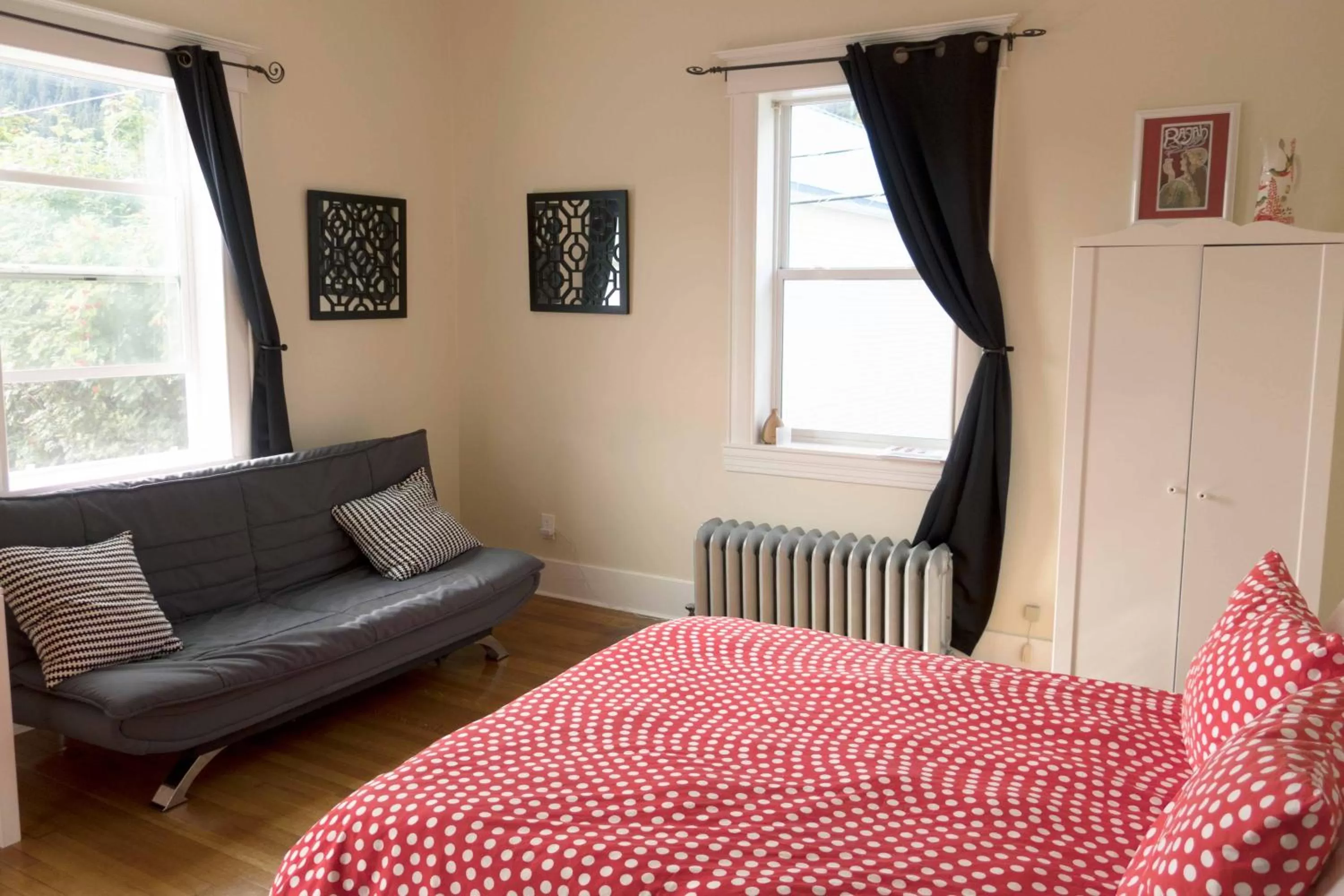 Living room, Bed in Sauerdough Lodging