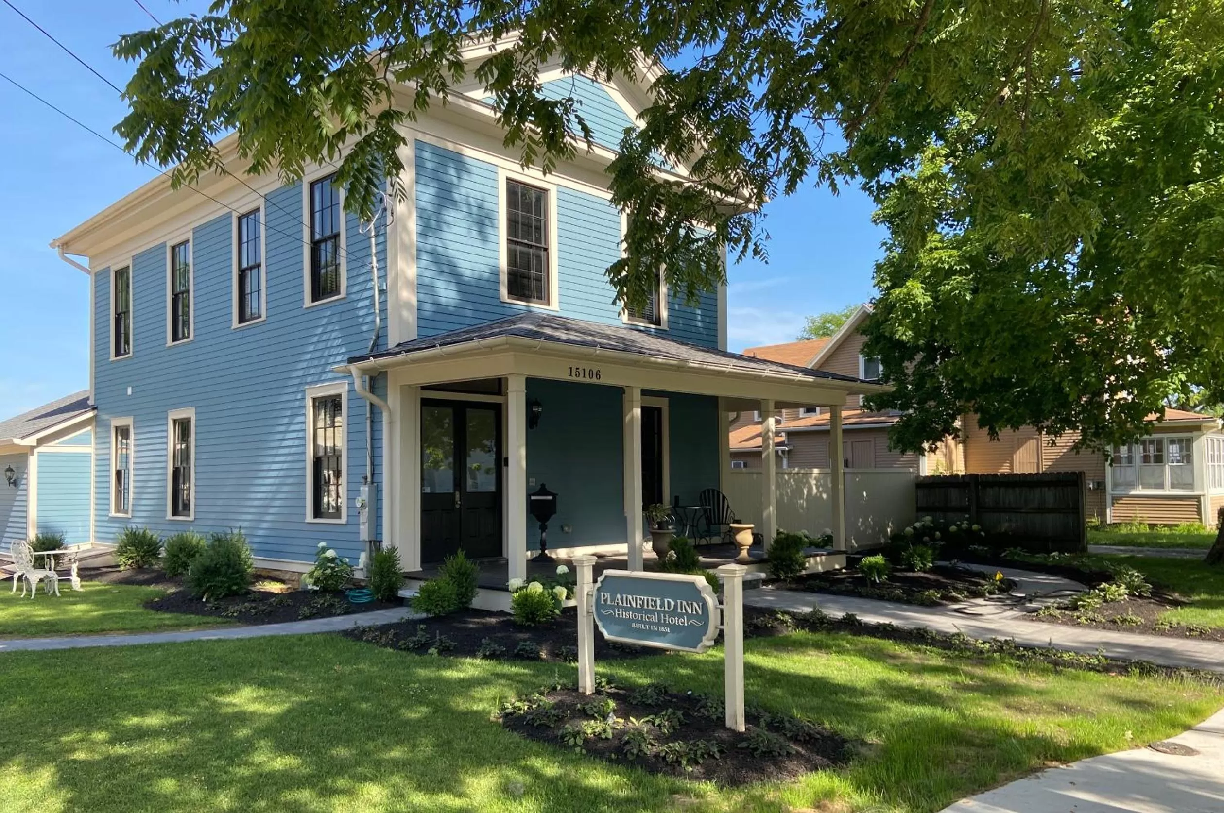 Patio in The Plainfield Inn
