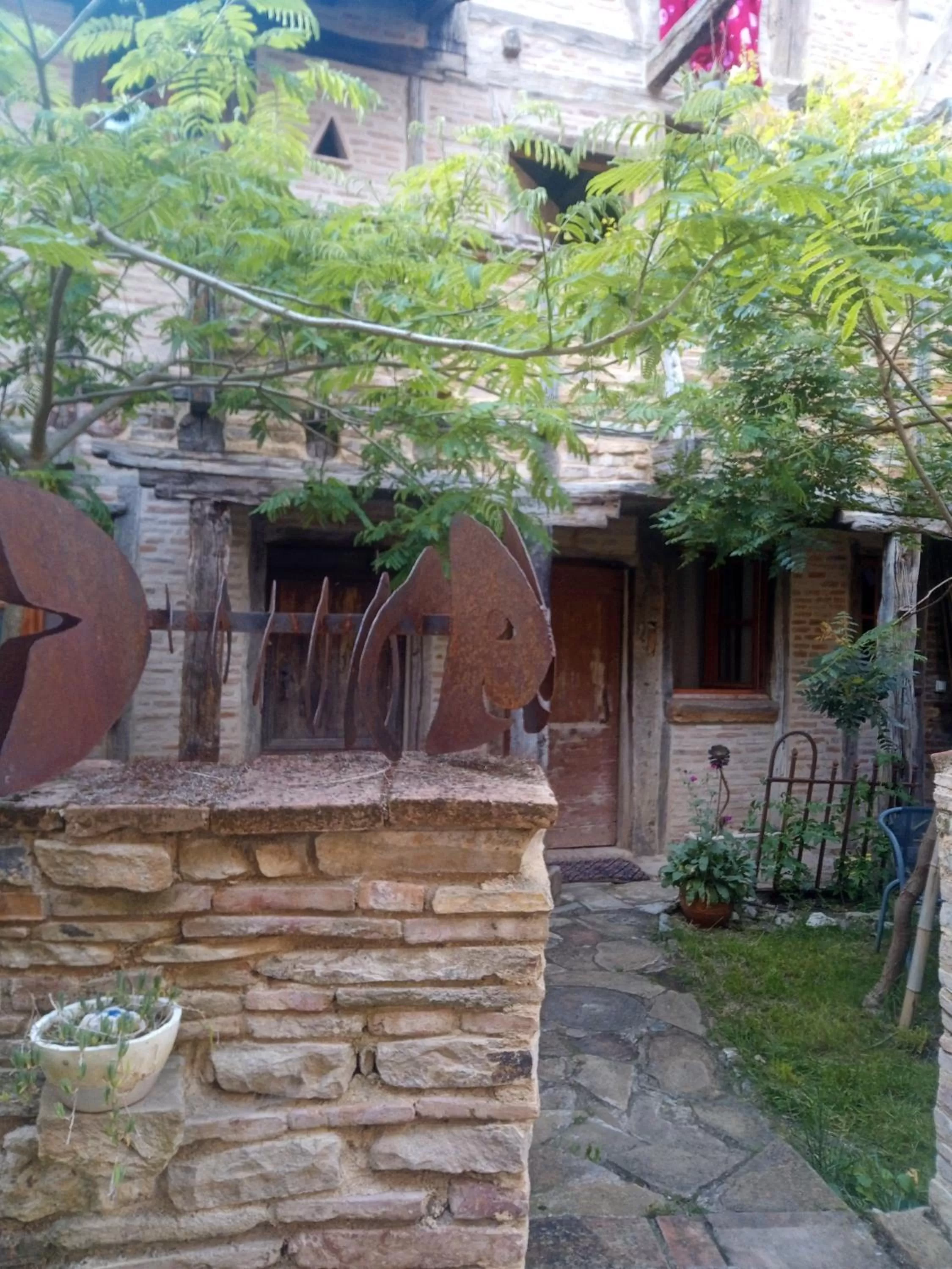 Property building in La lauze et l'anguille