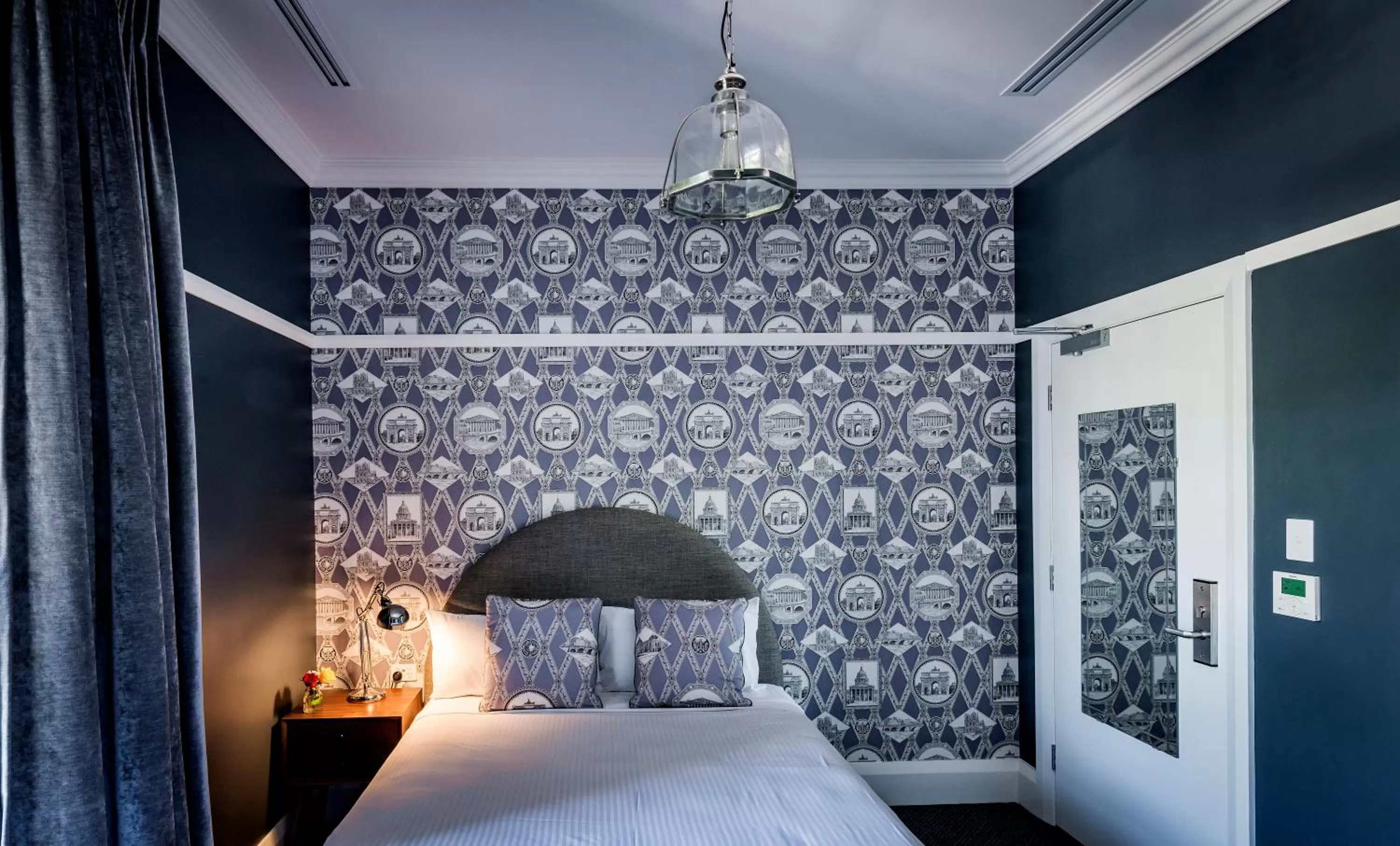 Bedroom, Bed in The North Sydney Hotel