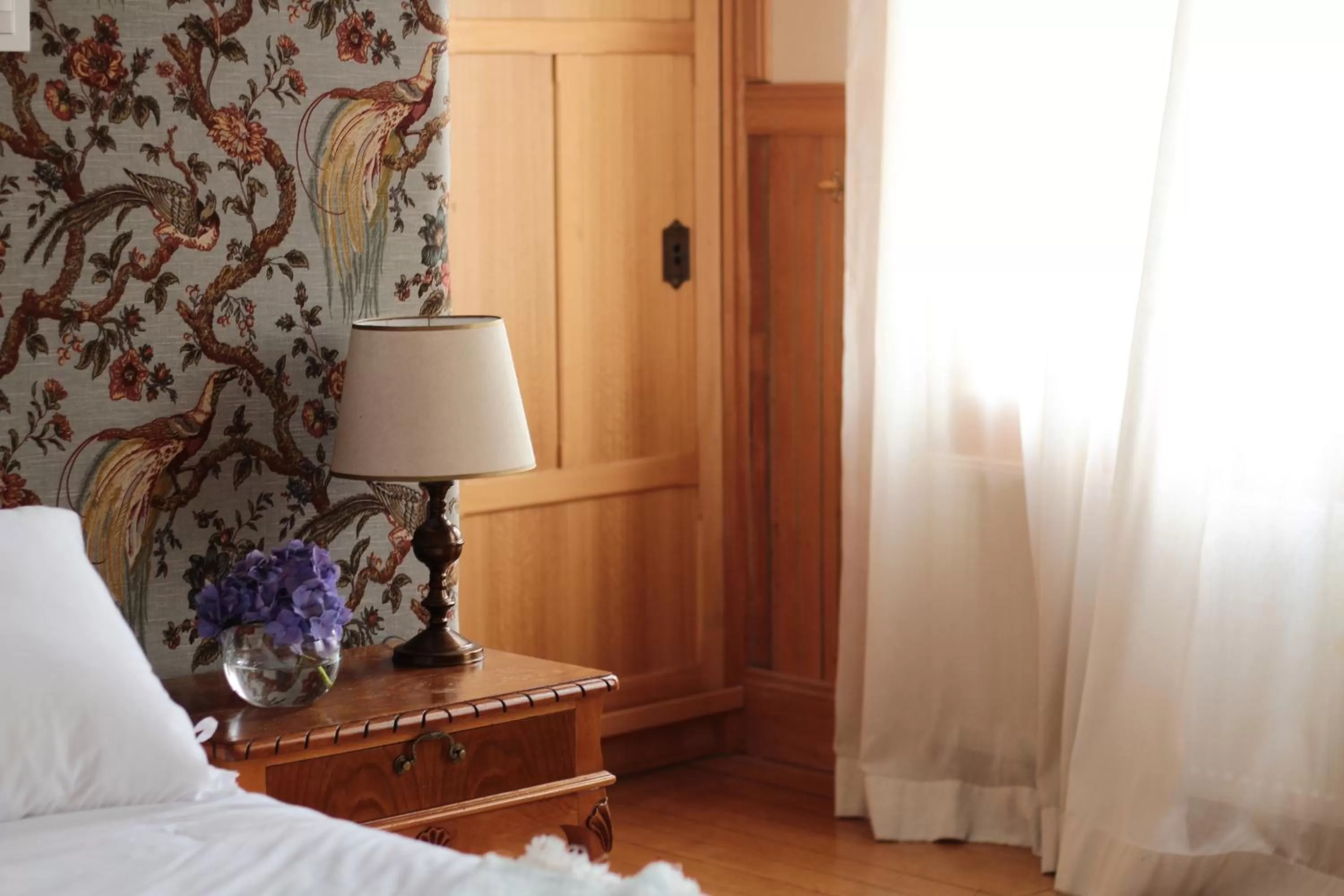 wardrobe, Bed in Hotel Boutique Casa Werner