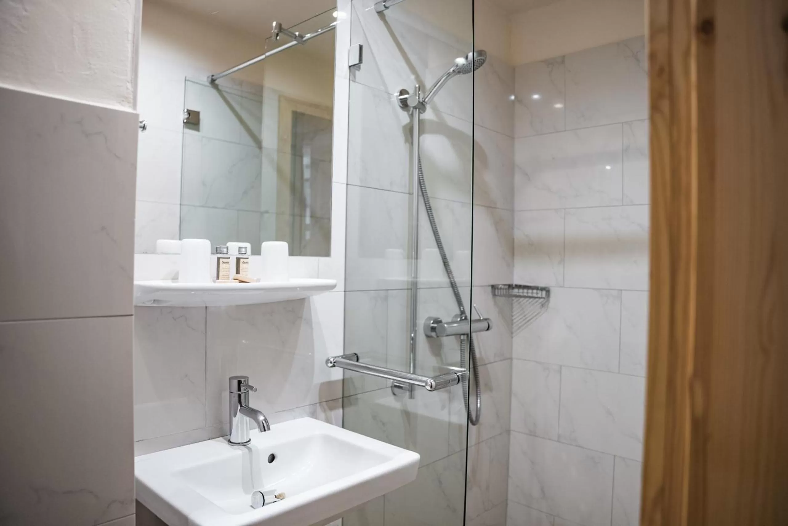 Bedroom, Bathroom in Hotel Haase