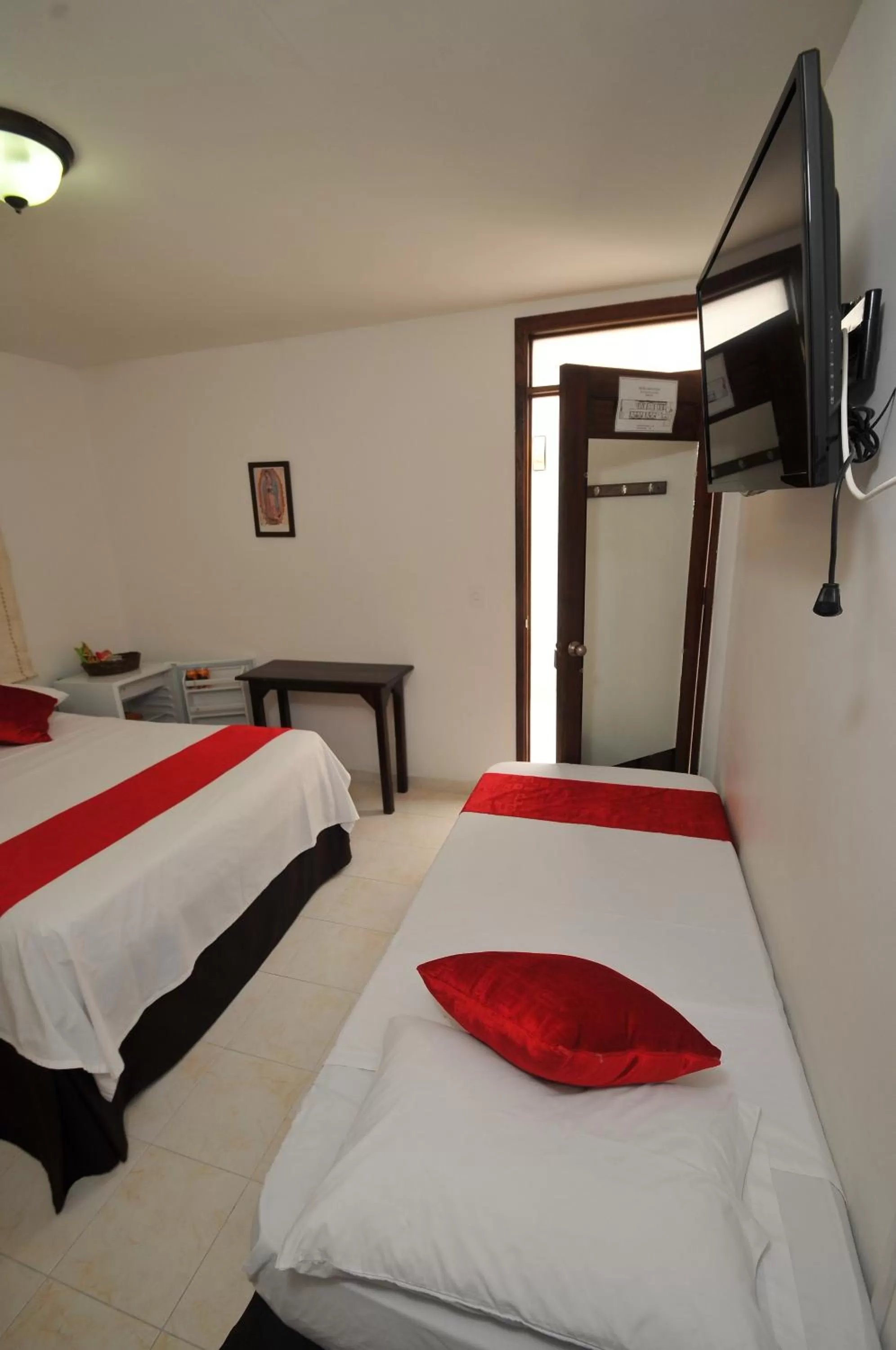 Toilet, Bed in Hotel San Julian