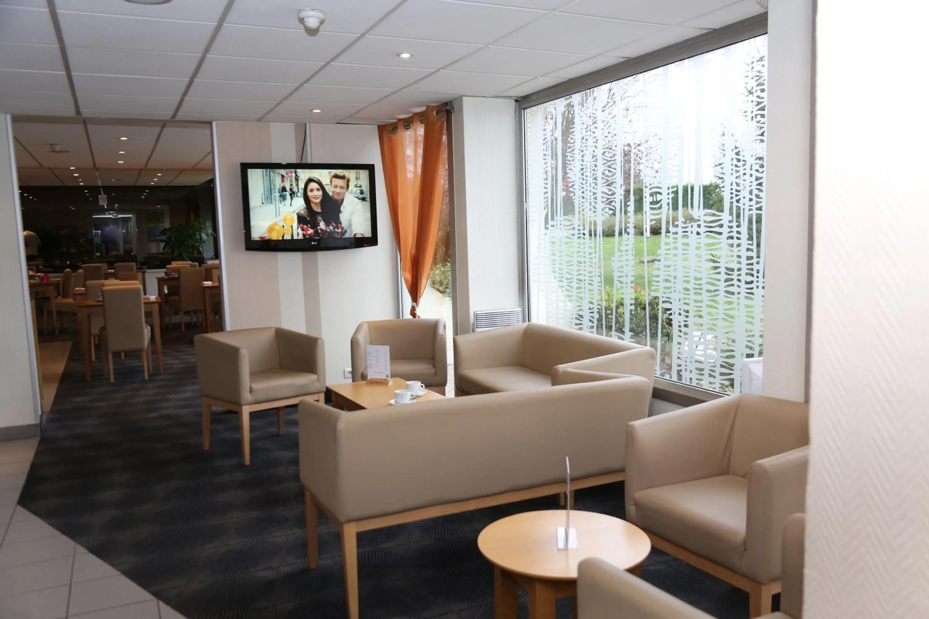 Lounge or bar in ibis Styles Orléans