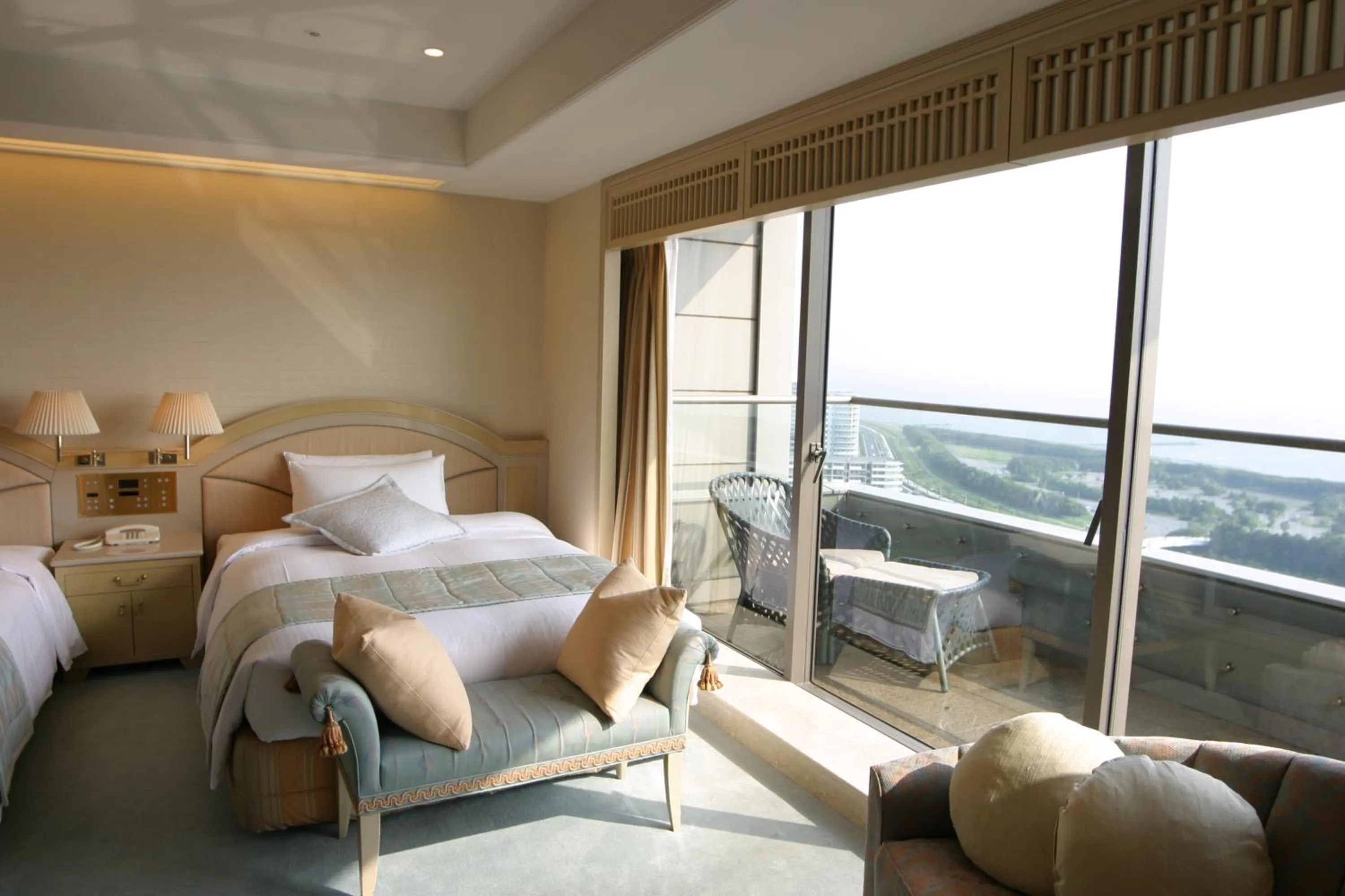 Photo of the whole room, Bed in Hotel New Otani Makuhari