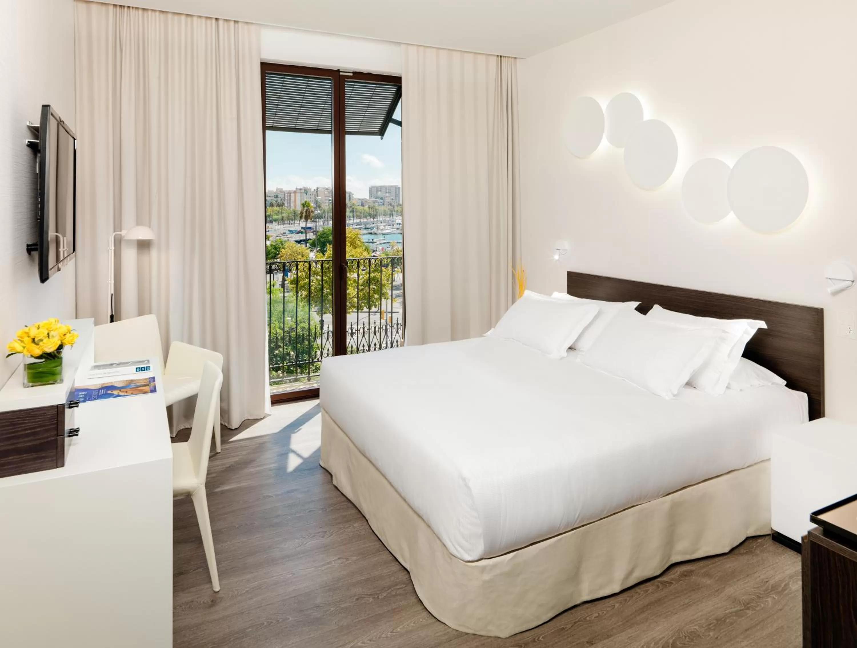 Bed in H10 Port Vell 4* Sup