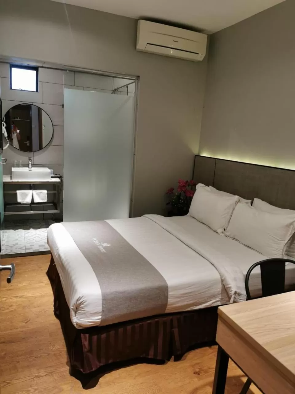 Photo of the whole room, Bed in OCEAN HOTEL