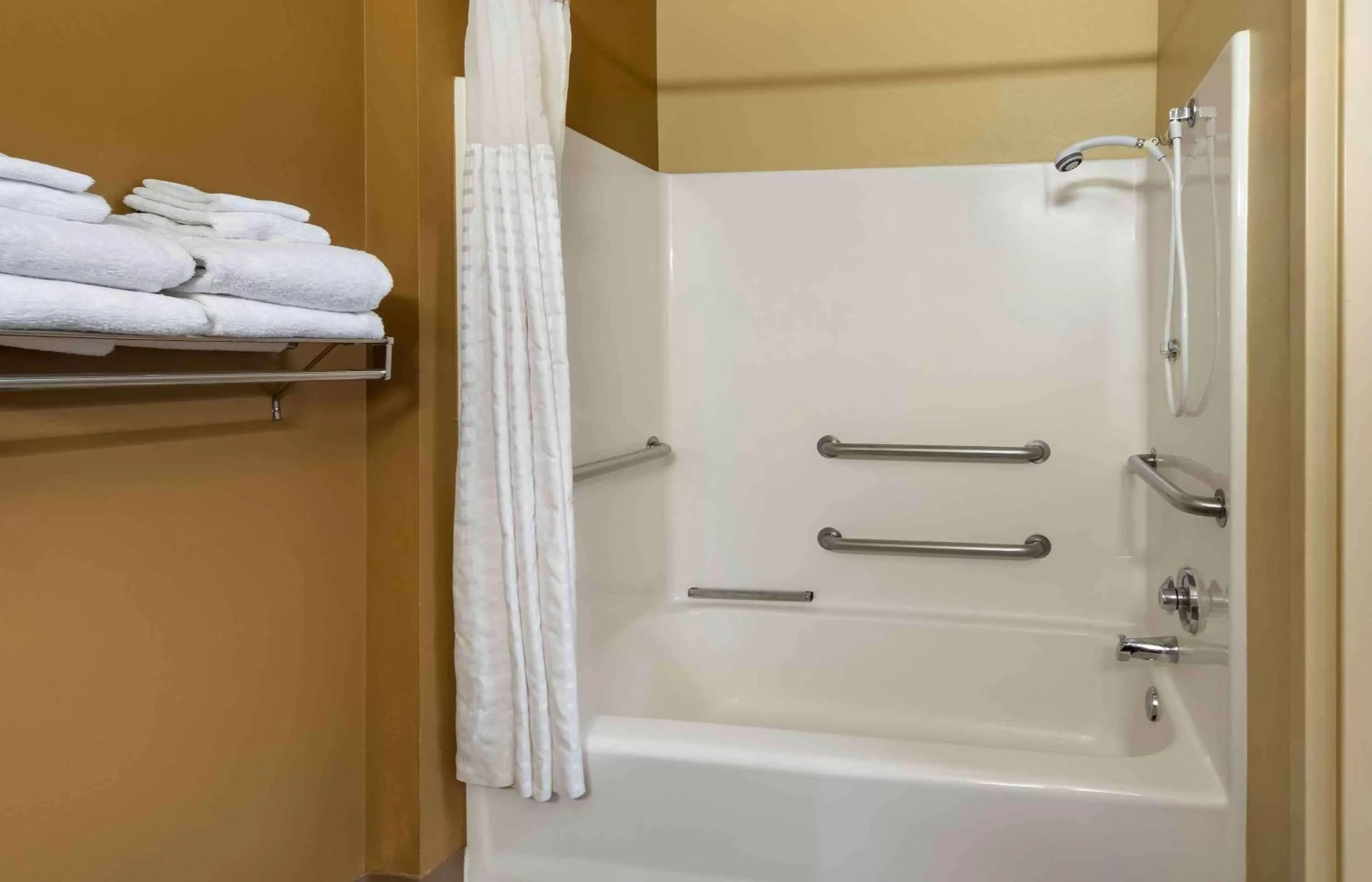Bathroom in Extended Stay America Suites - Oklahoma City - NW Expressway