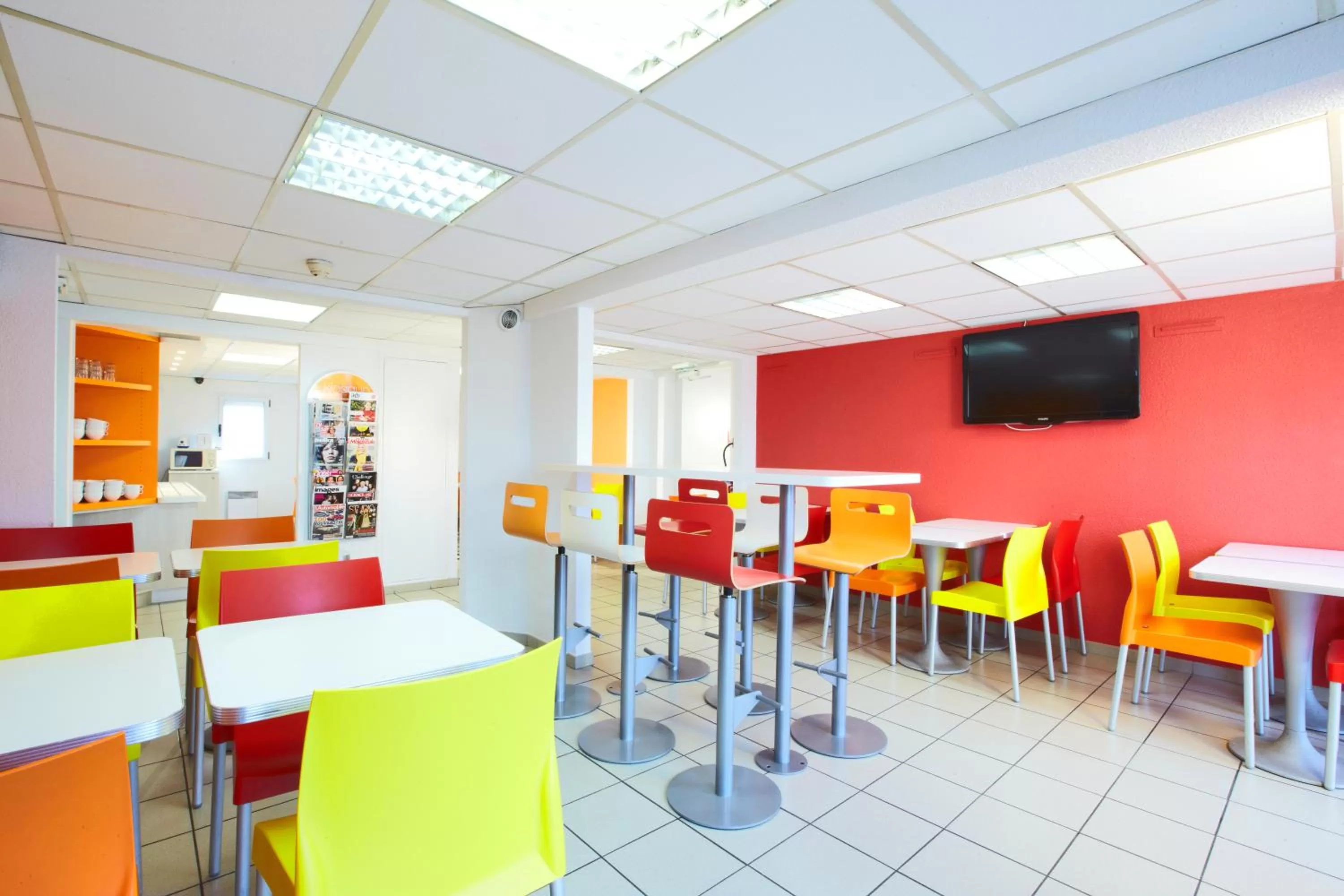 Restaurant/places to eat in Premiere Classe Montreuil