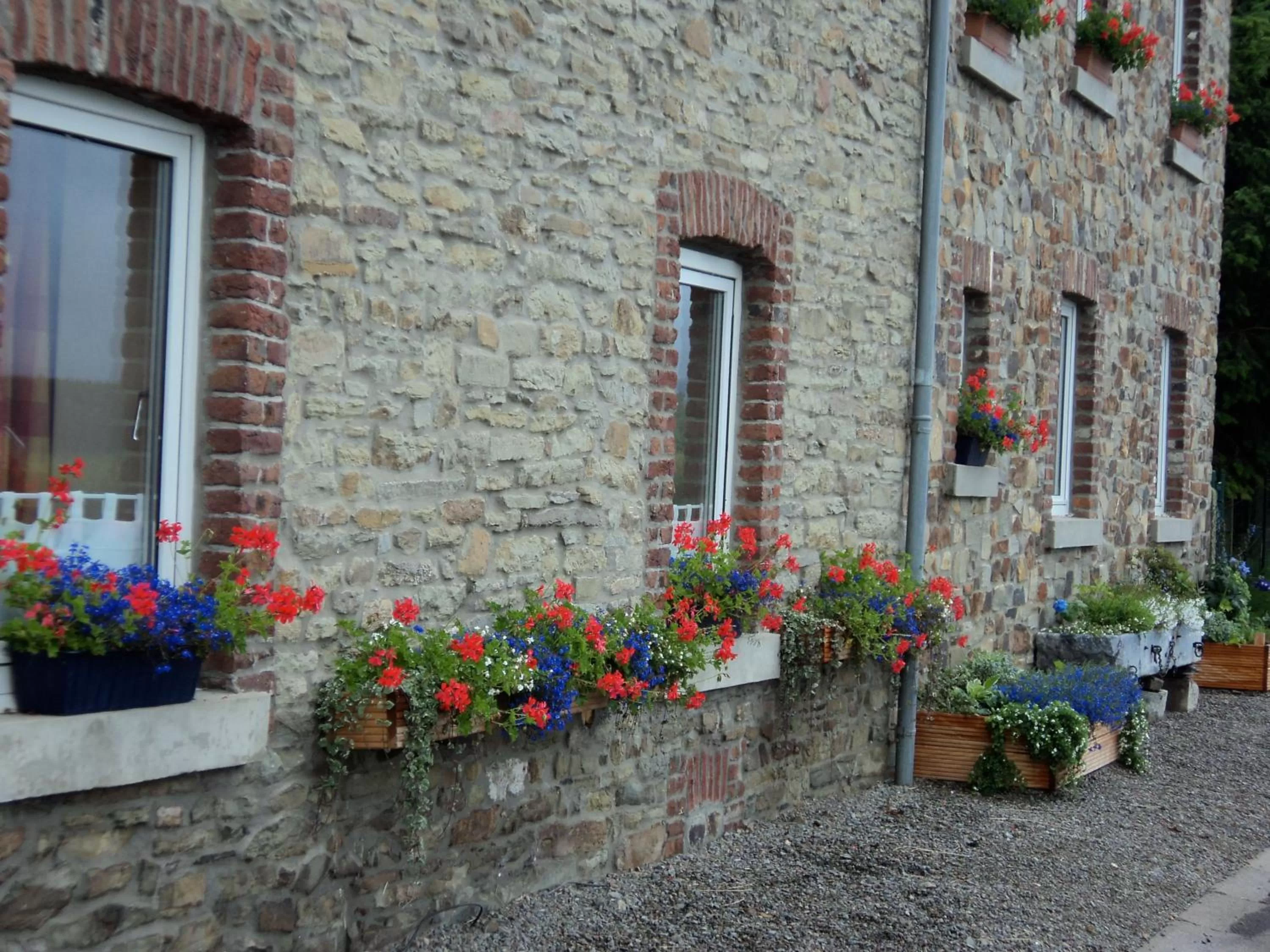 Facade/entrance in B&B La Niouche