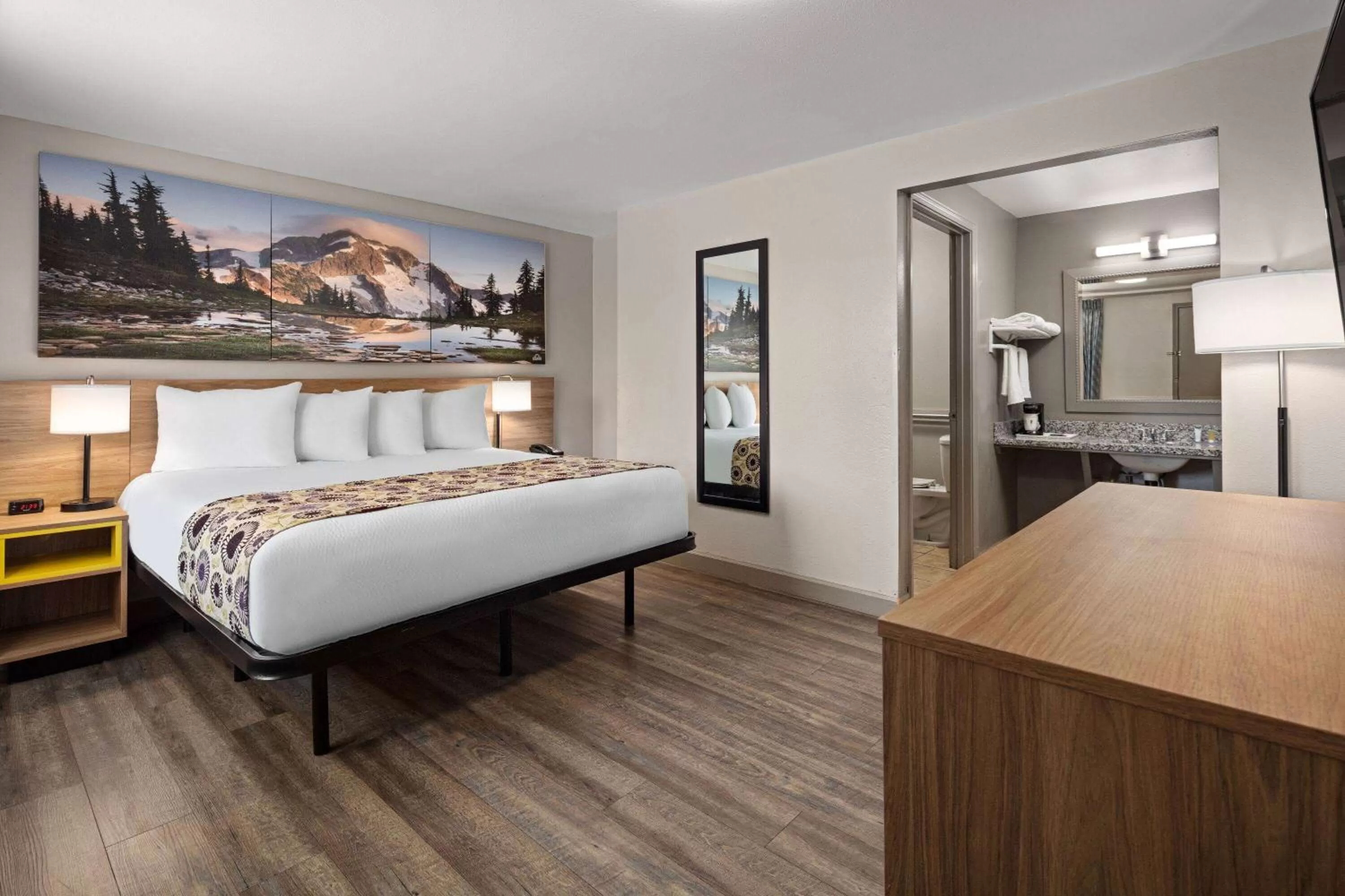 Photo of the whole room, Bed in Days Inn by Wyndham Lakewood South Tacoma