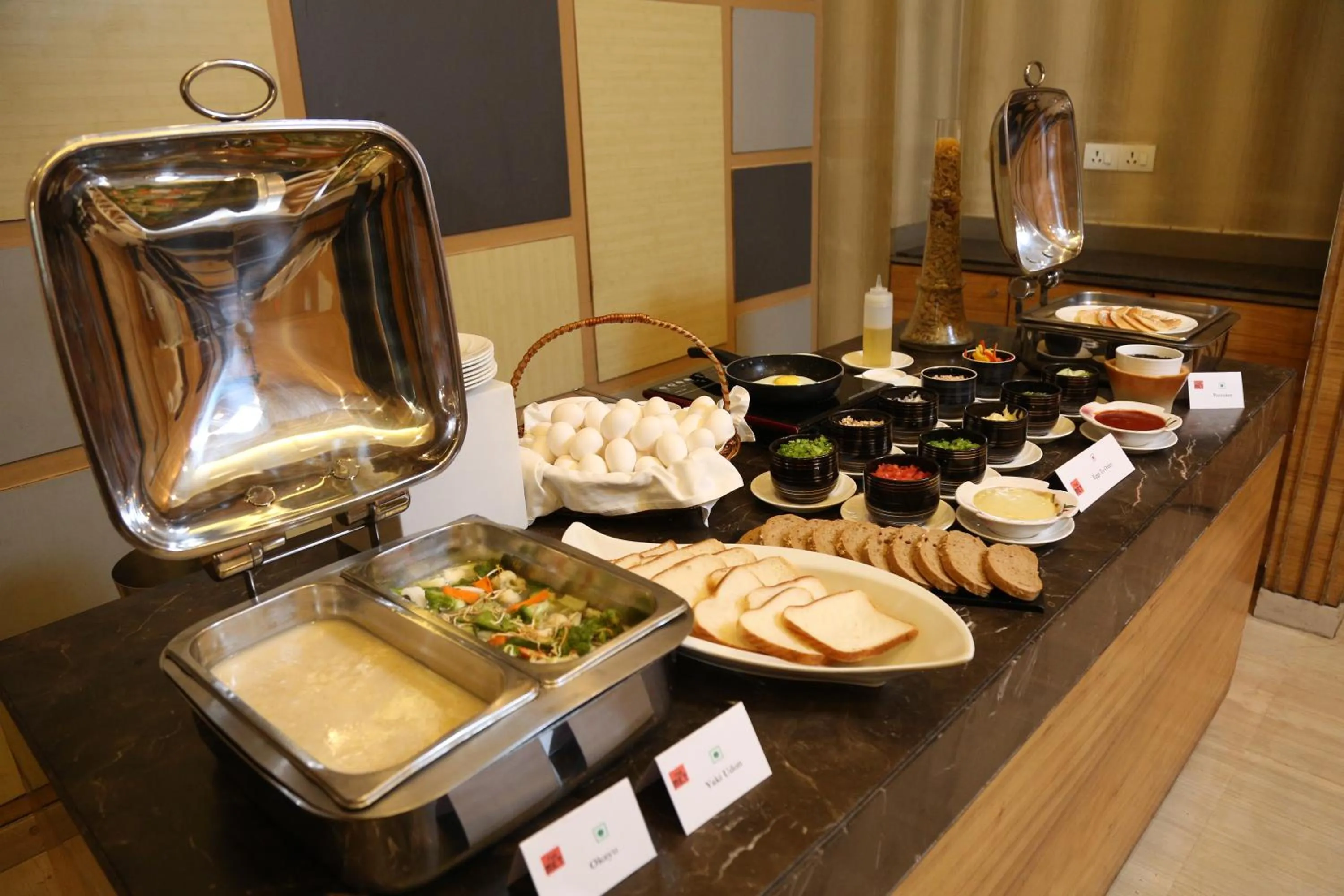 Restaurant/places to eat in The Metropolitan Hotel & Spa New Delhi