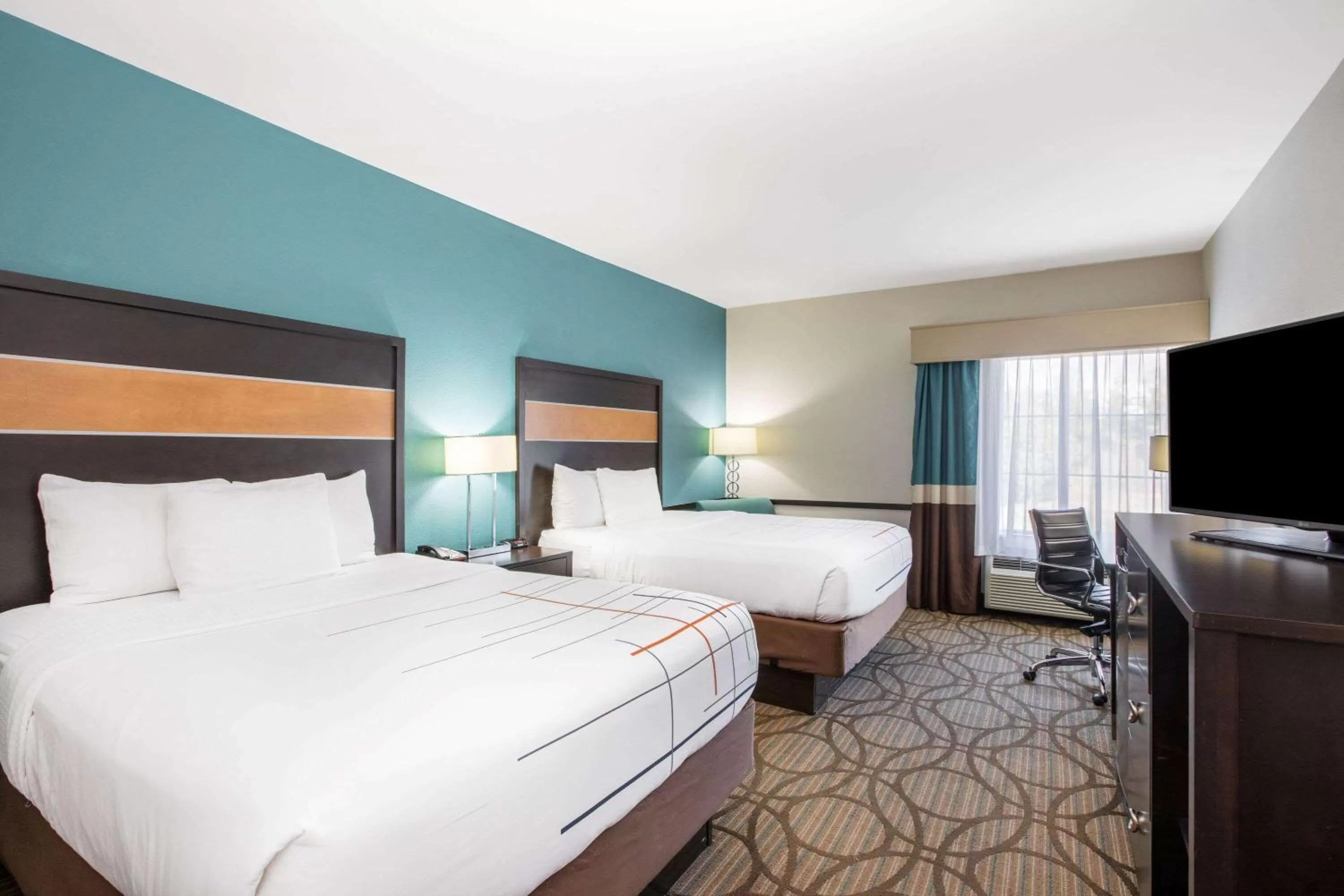 Queen Room with Two Queen Beds in La Quinta by Wyndham Little Rock - West