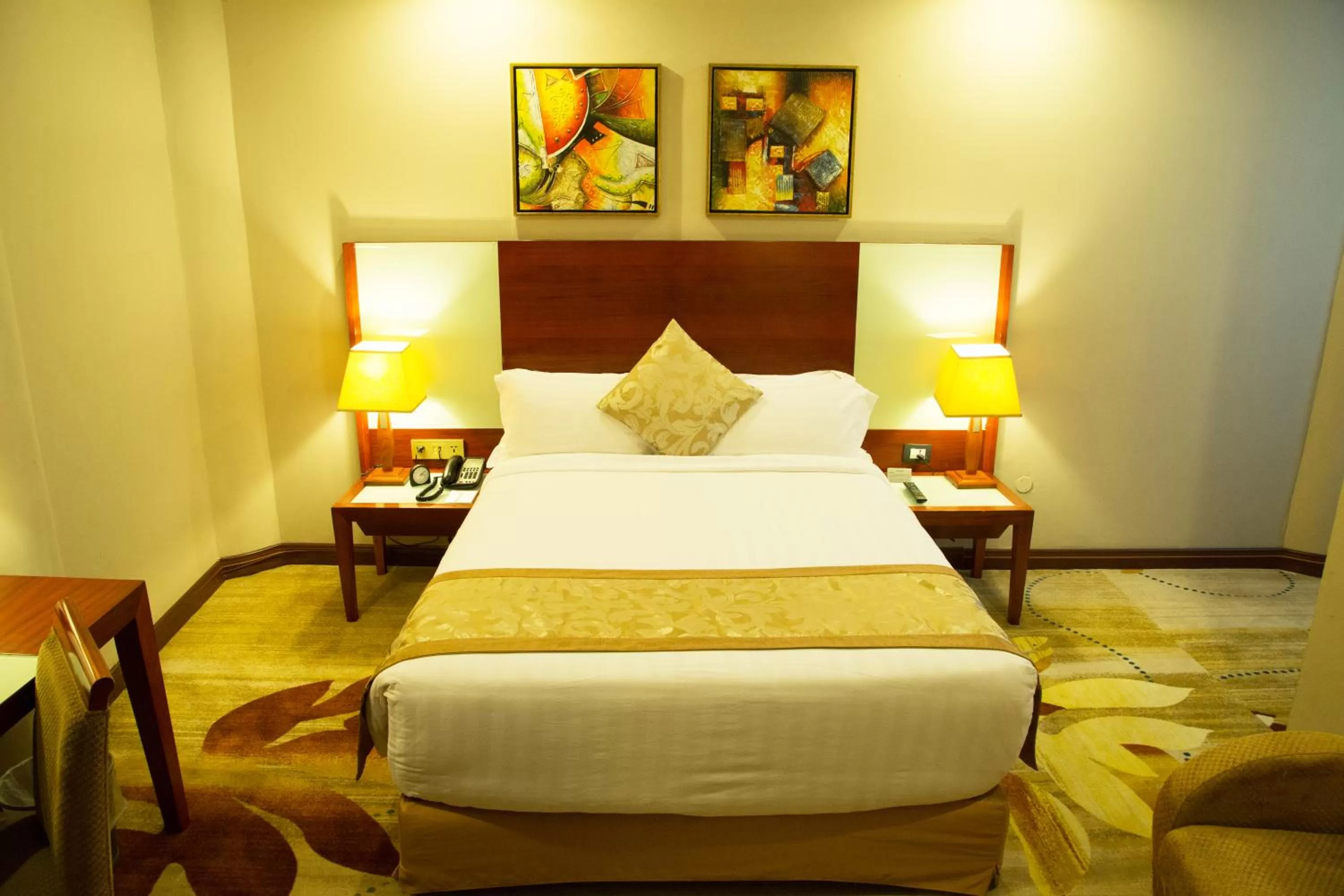 Bedroom, Bed in Jupiter International Hotel - Bole