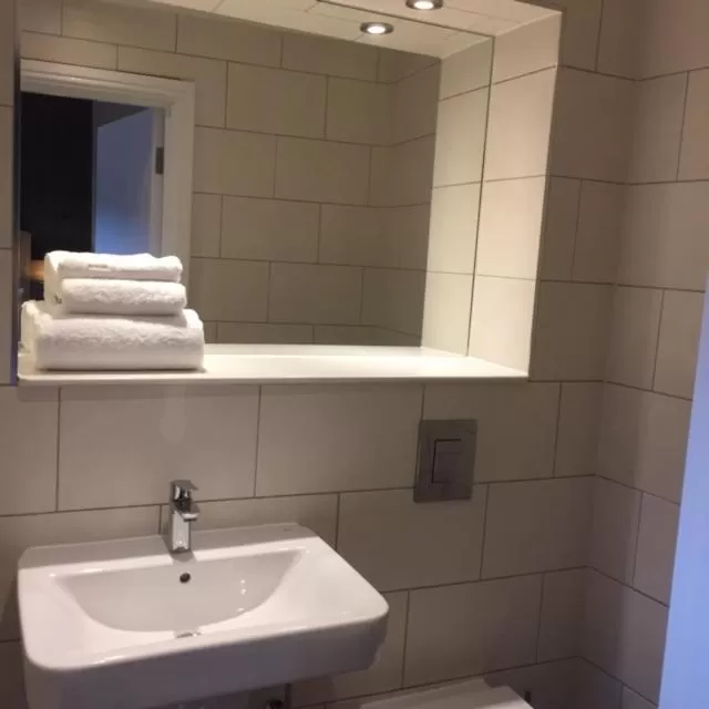 Toilet, Bathroom in The Bell Hotel Aylesbury