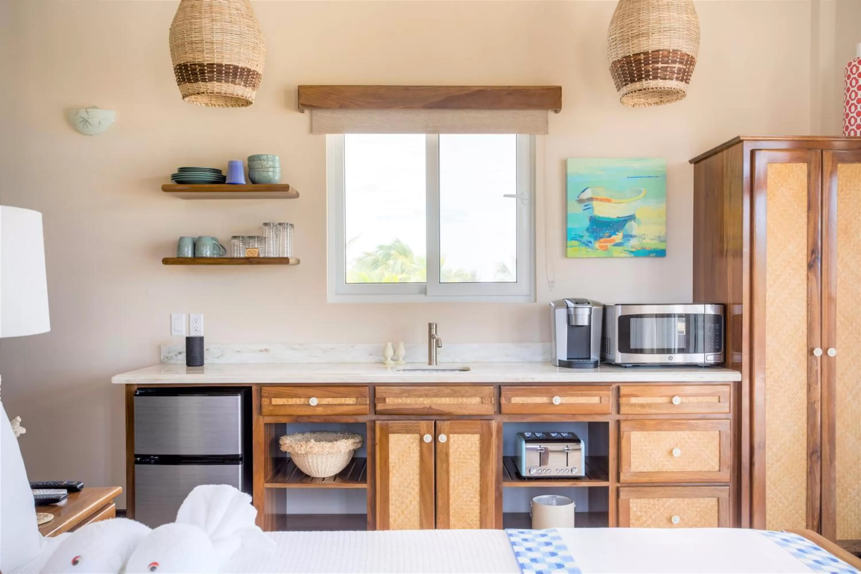 Kitchen or kitchenette, Bed in Ocean Breeze