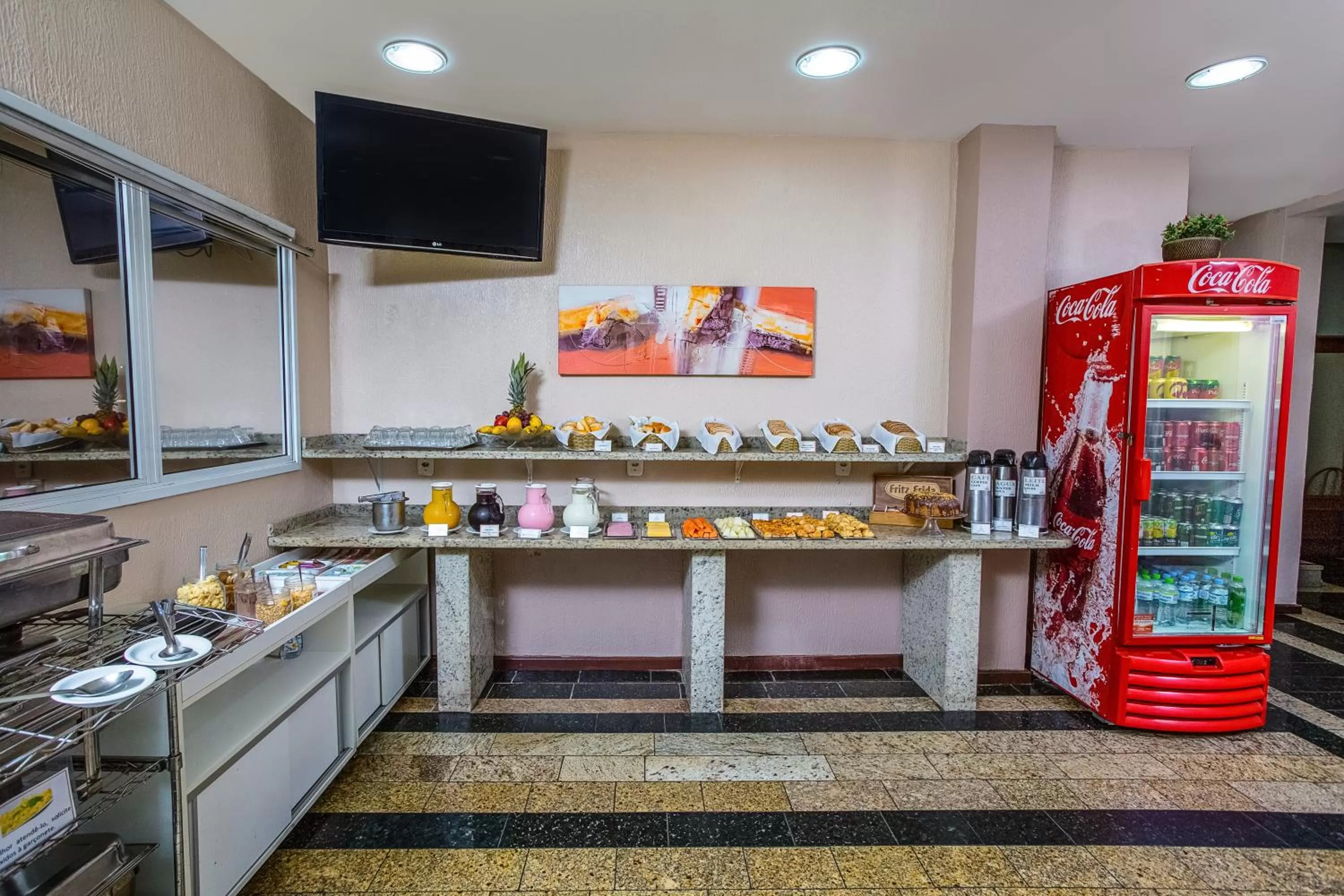 Restaurant/places to eat in Hotel Express Canoas
