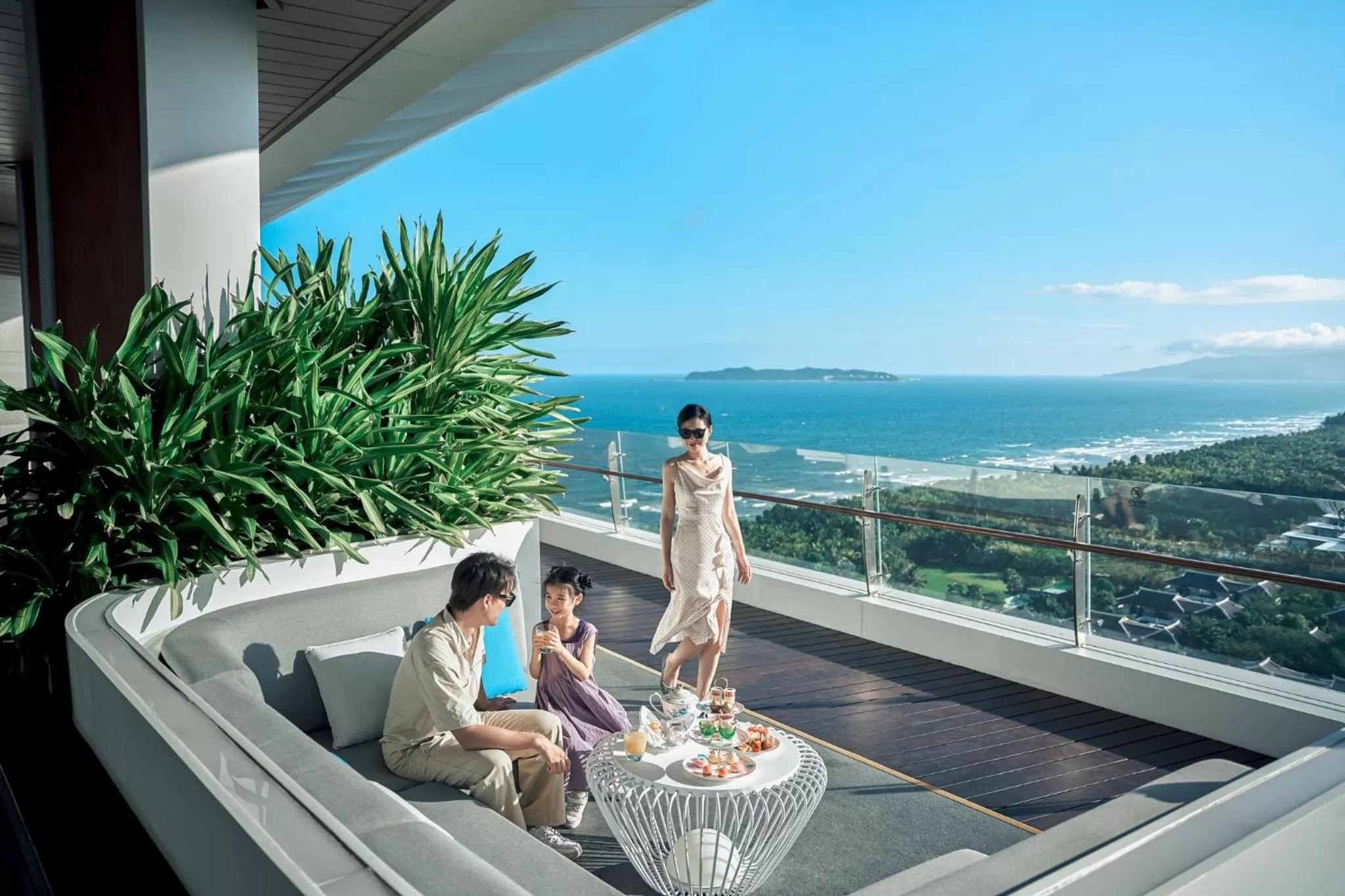 Restaurant/places to eat in Crowne Plaza Sanya Haitang Bay Resort by IHG