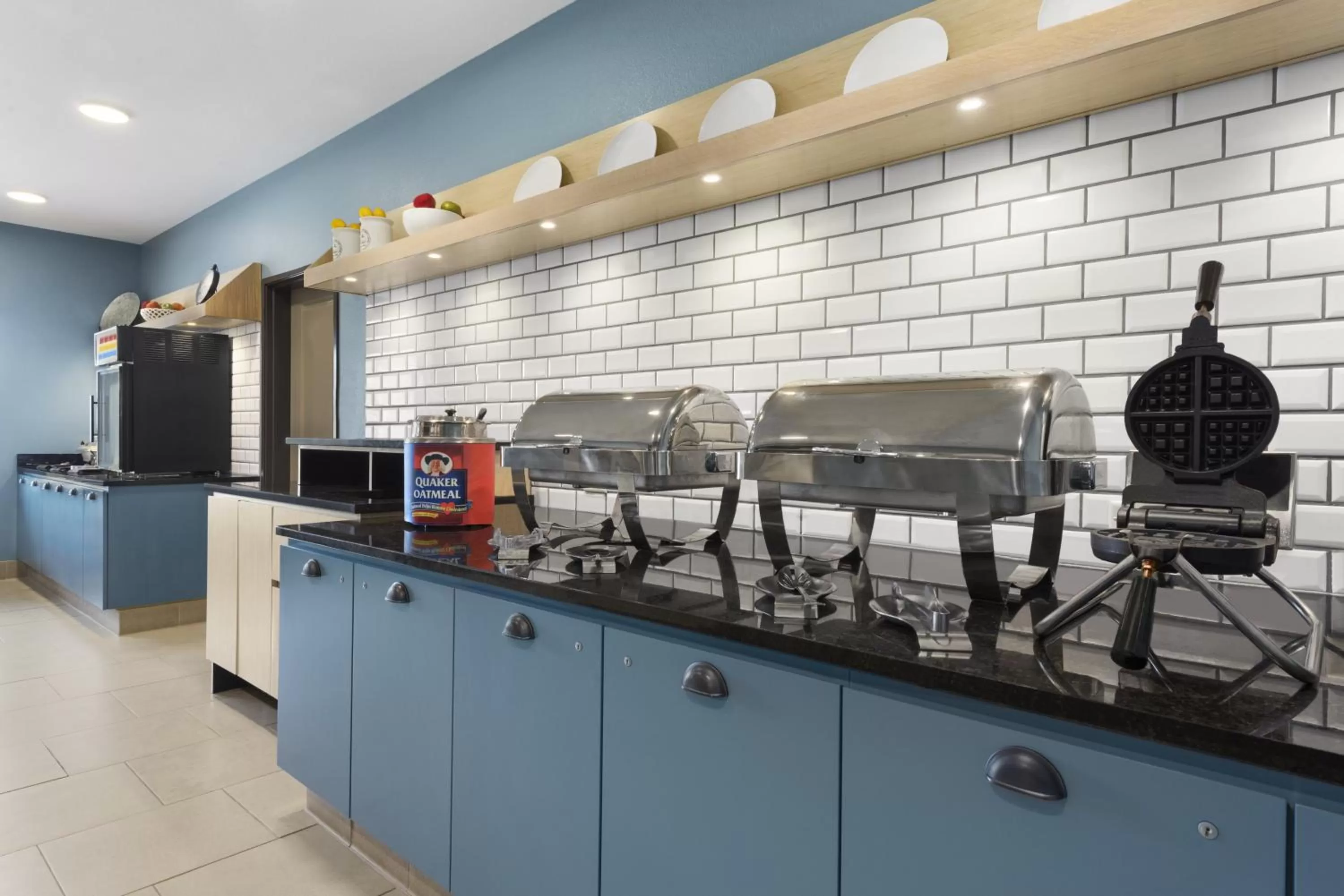 Buffet breakfast in Country Inn & Suites by Radisson, Springfield Southeast