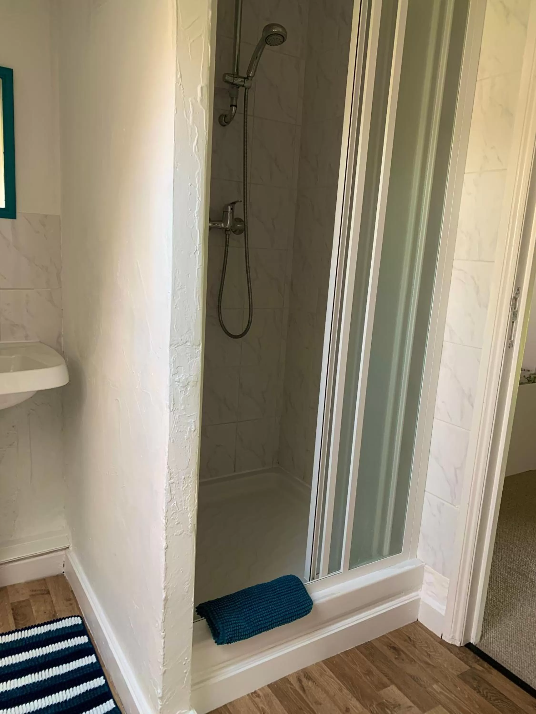 Bathroom in Le Bas Chesnay Chambres D'Hotes Domfront en Poiraie