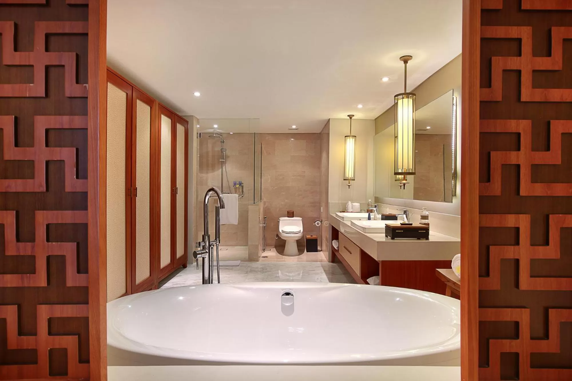 Shower in The Bandha Hotel & Suites