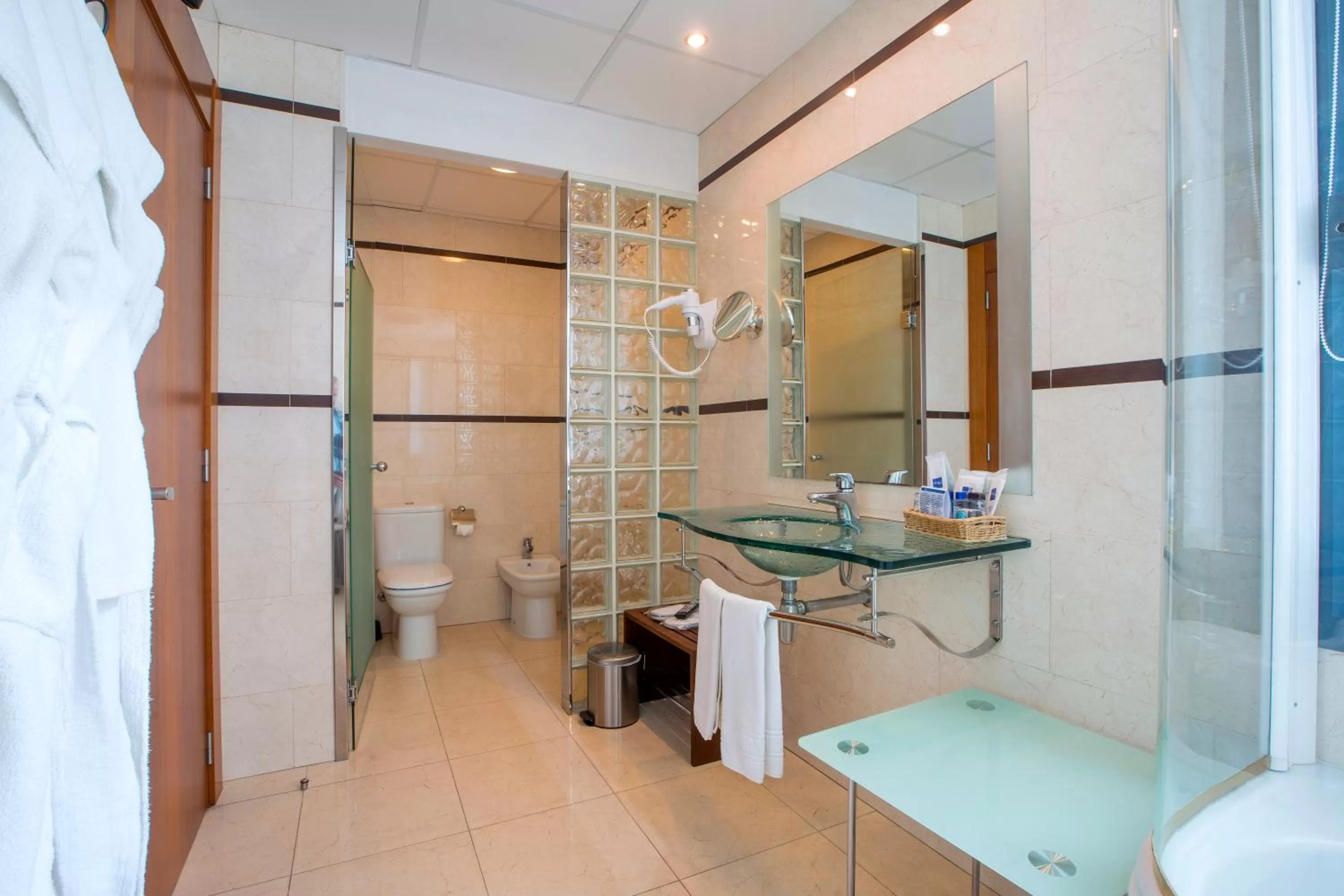 Toilet in Miami Mar - Boutique Hotel & Restaurante