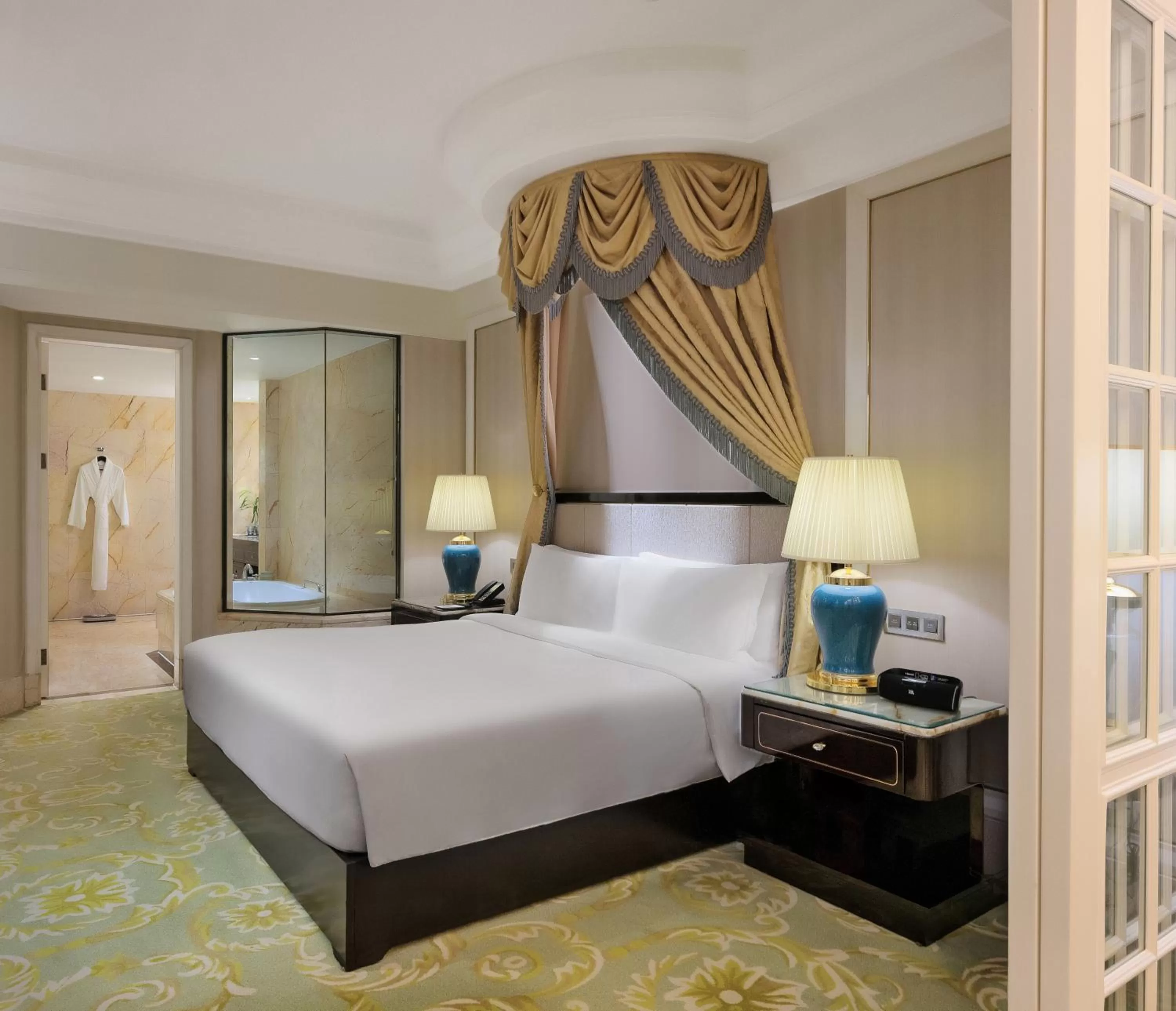 Bed in InterContinental Chengdu Global Center by IHG