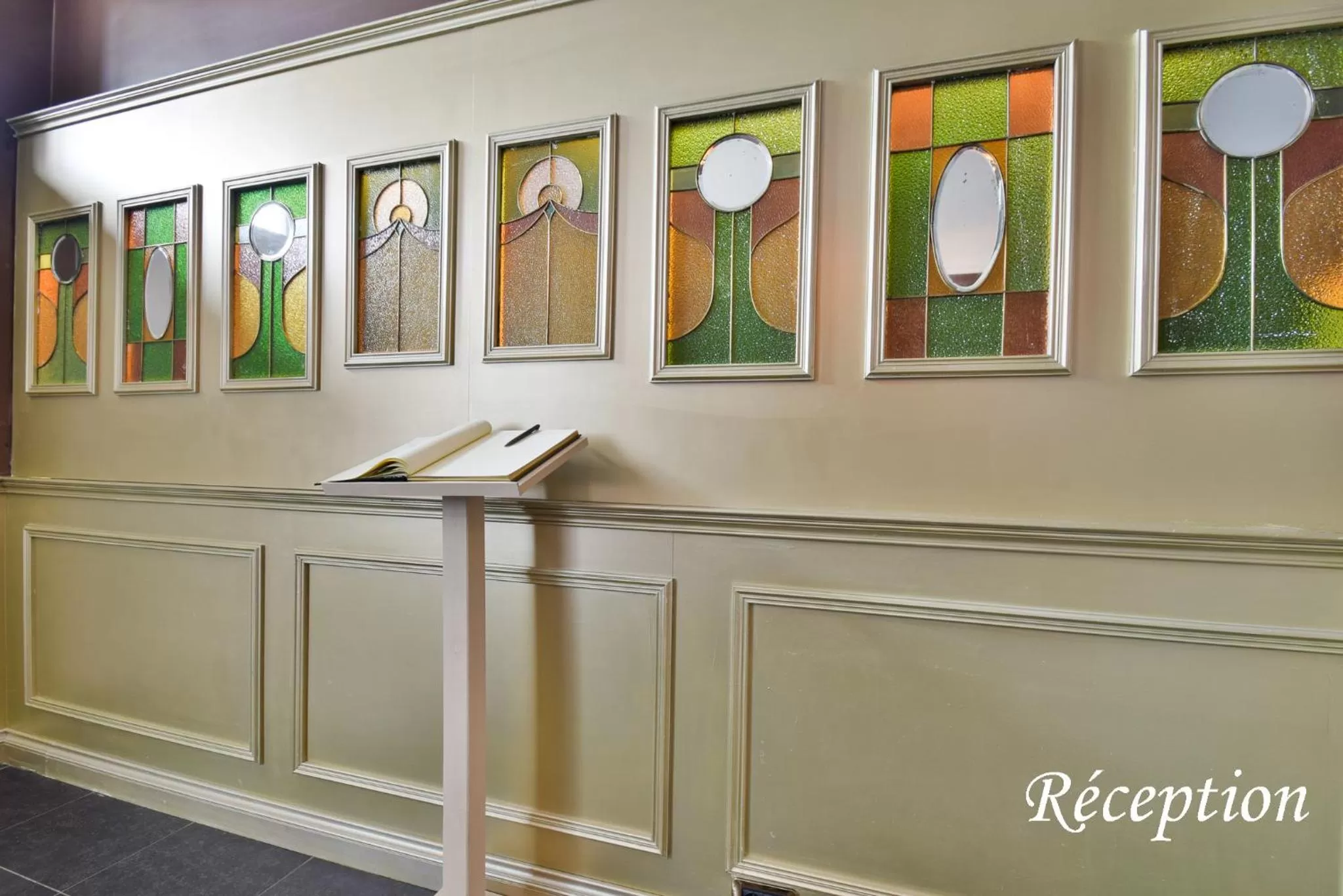 Lobby or reception in Hôtel l'Ecrin d'Ô