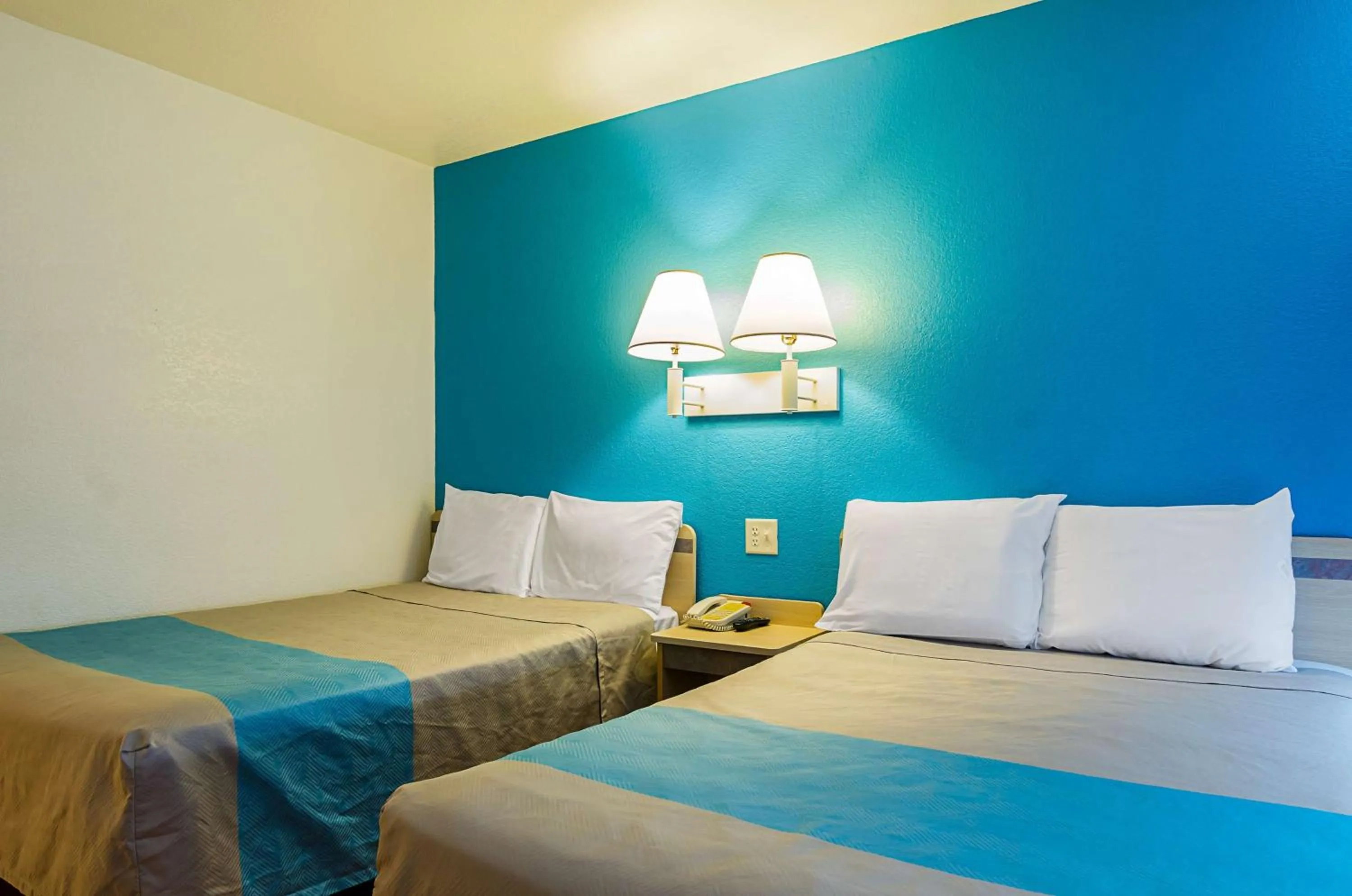 Photo of the whole room, Bed in Motel 6-Mitchell, SD