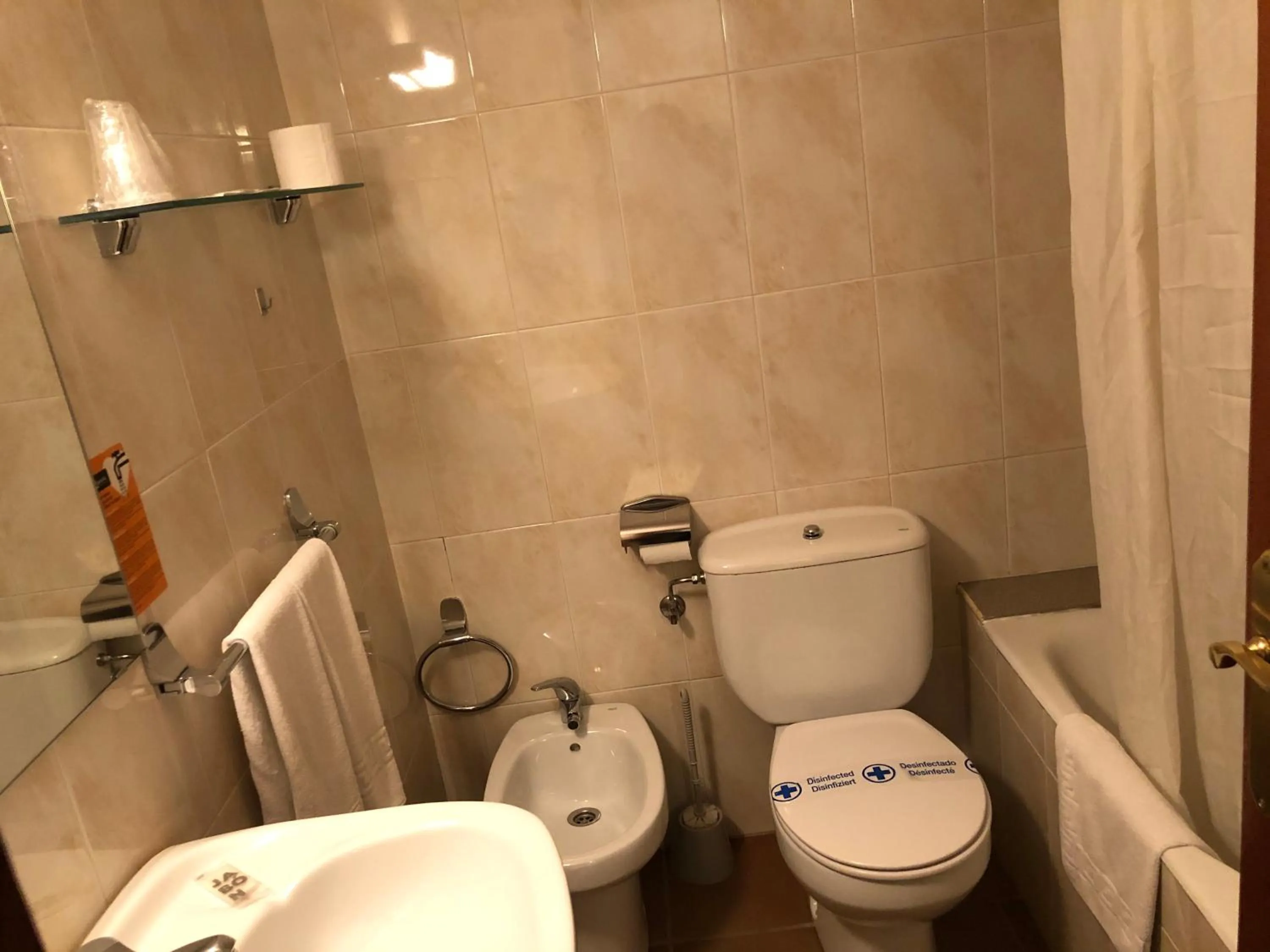 Bath in Hotel Refugi dels Isards