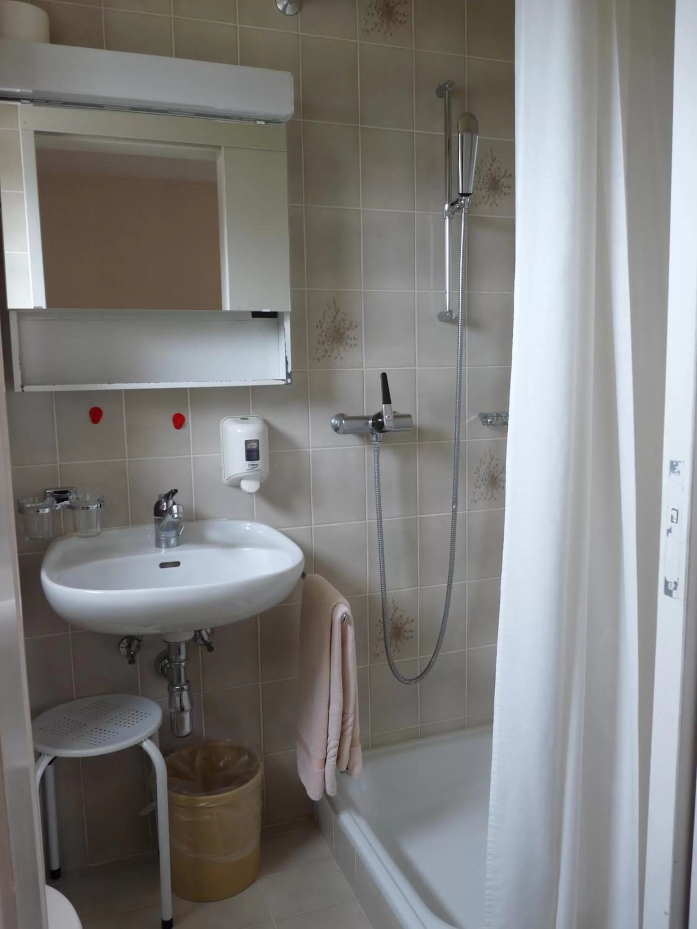 Shower in Osteria Ticino by Ketty & Tommy