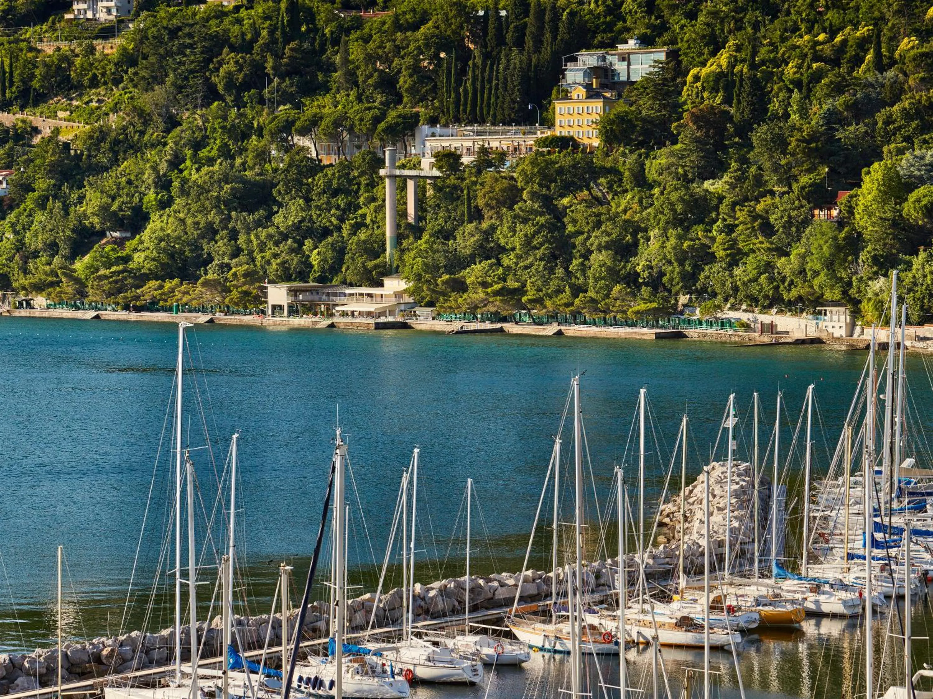 Day in Hotel Riviera & Maximilian's