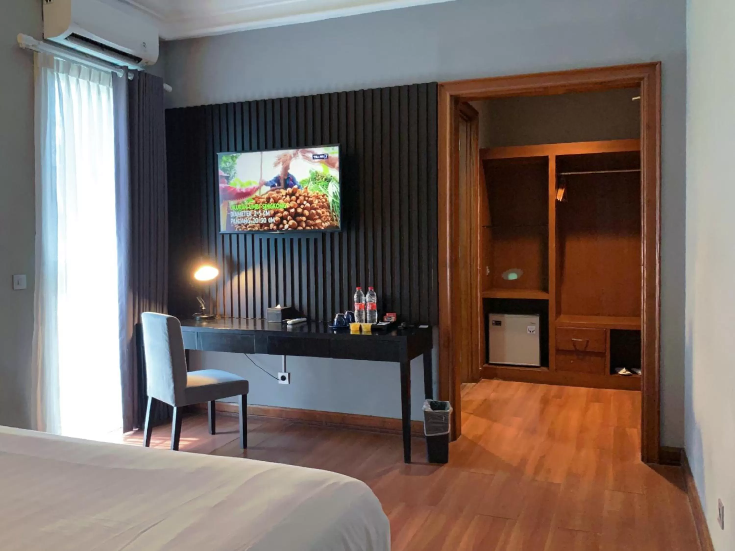 Deluxe King Room in Madina Inn Hotel