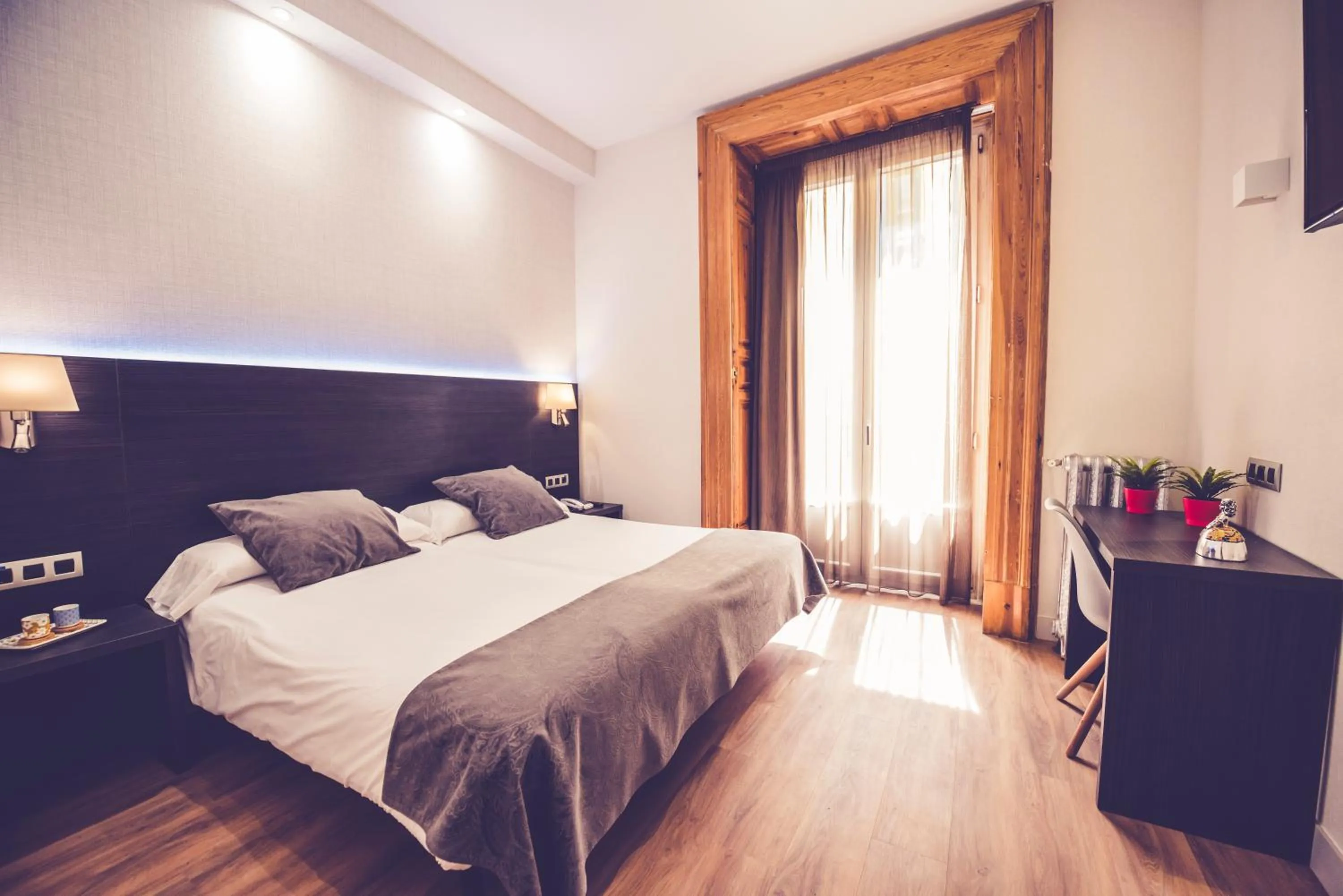 Bedroom, Bed in Hostal Marlasca