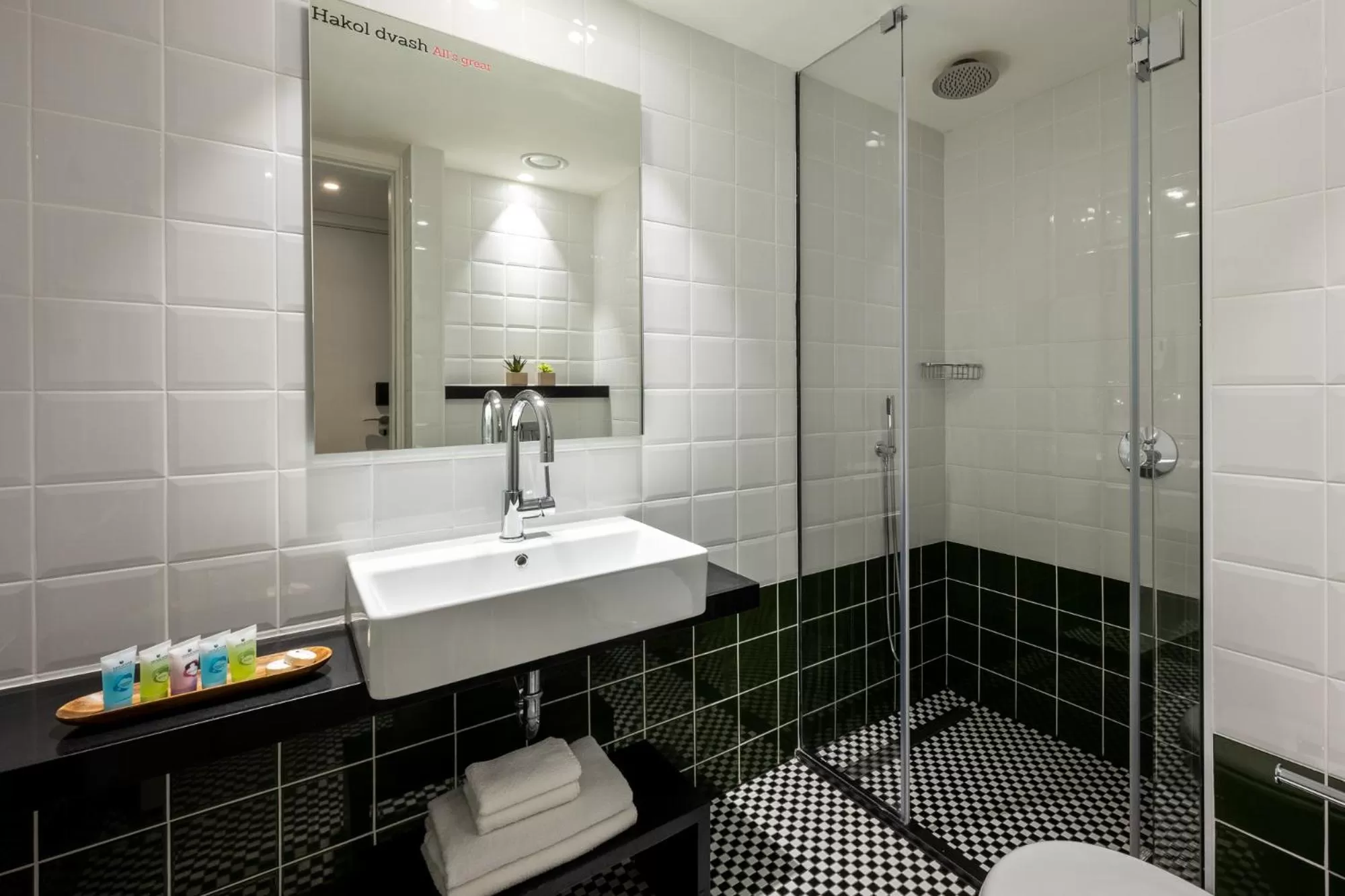 Bathroom in Hotel 75 by Prima Hotels