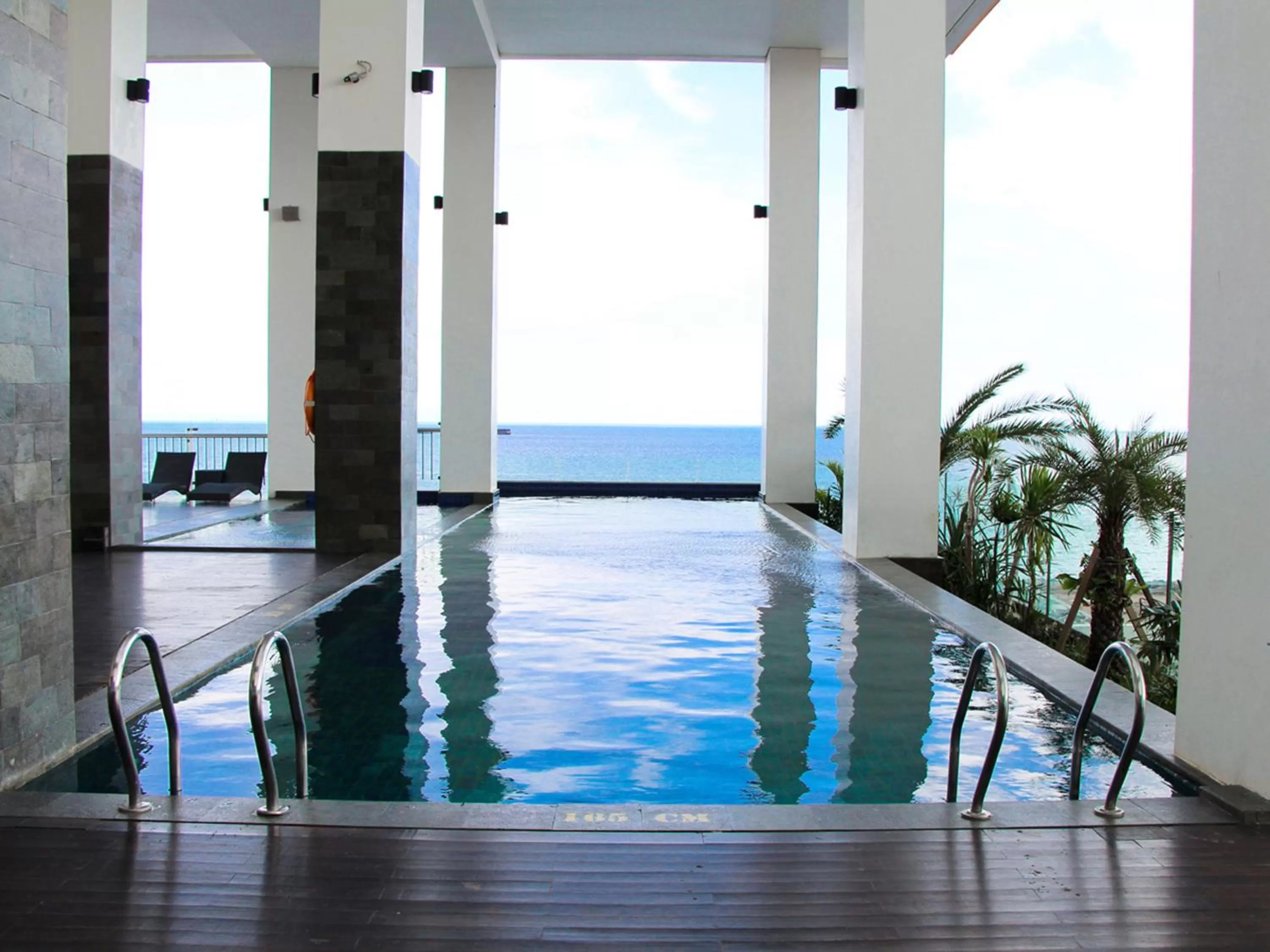 Swimming pool in Swiss-Belhotel Balikpapan