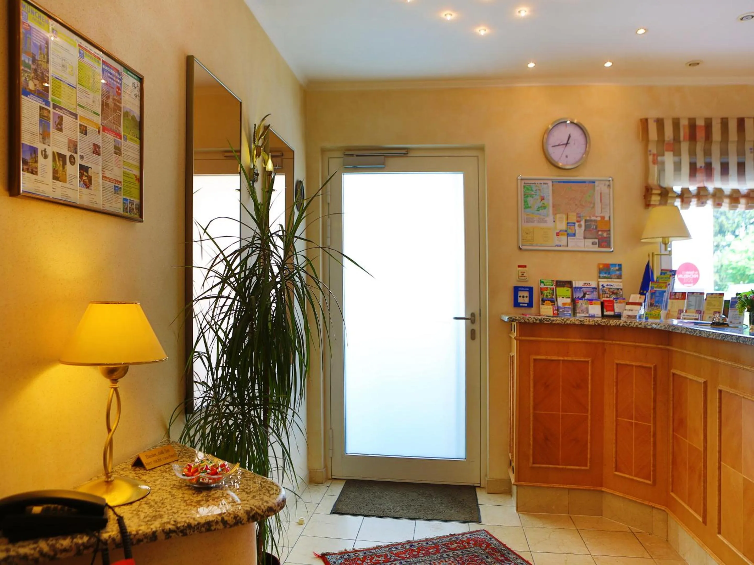 Lobby or reception in Hotel Kriemhild am Hirschgarten