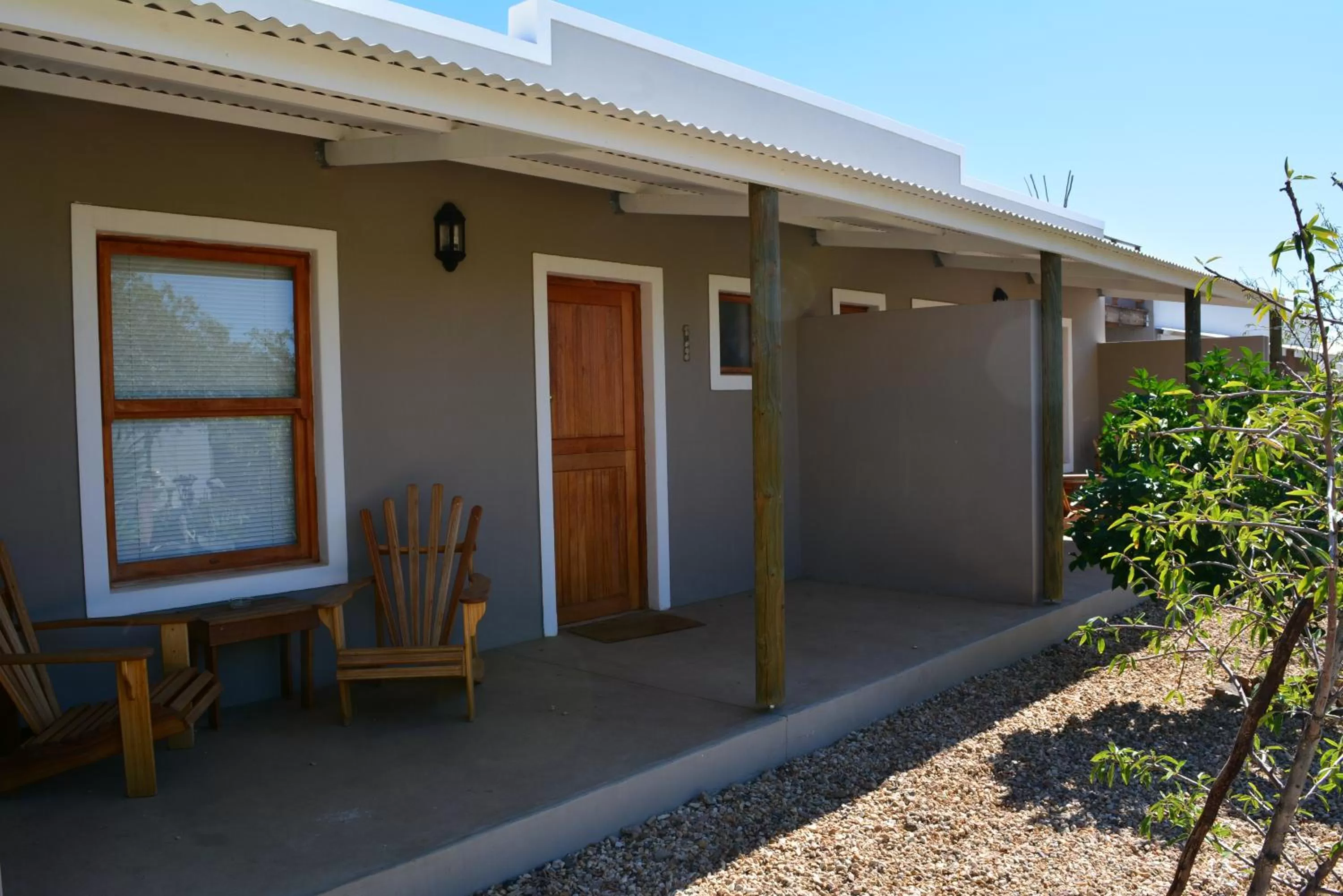 Facade/entrance in Travellers Rest