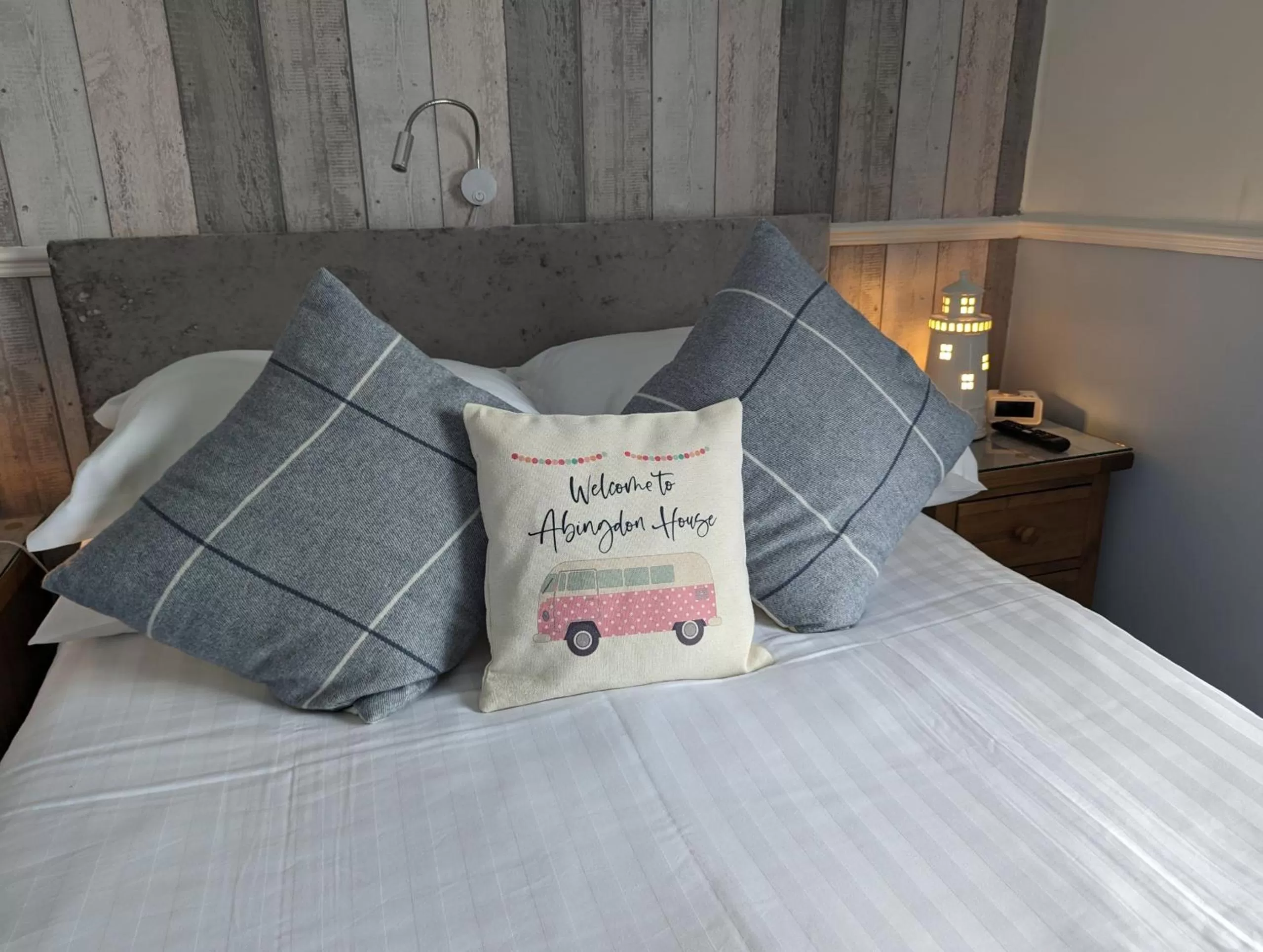 Bedroom, Bed in Abingdon House